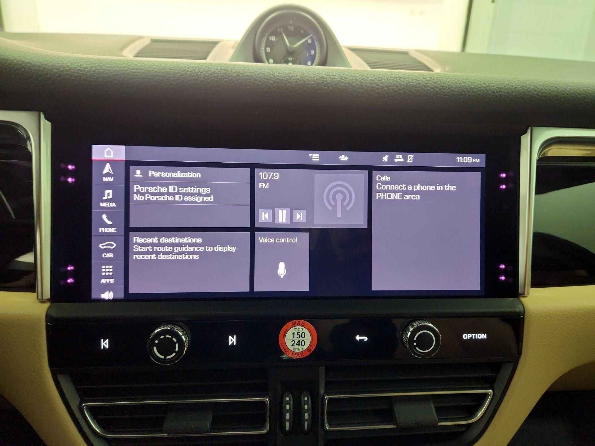 Thumbnail: 2023 Porsche Macan - 15