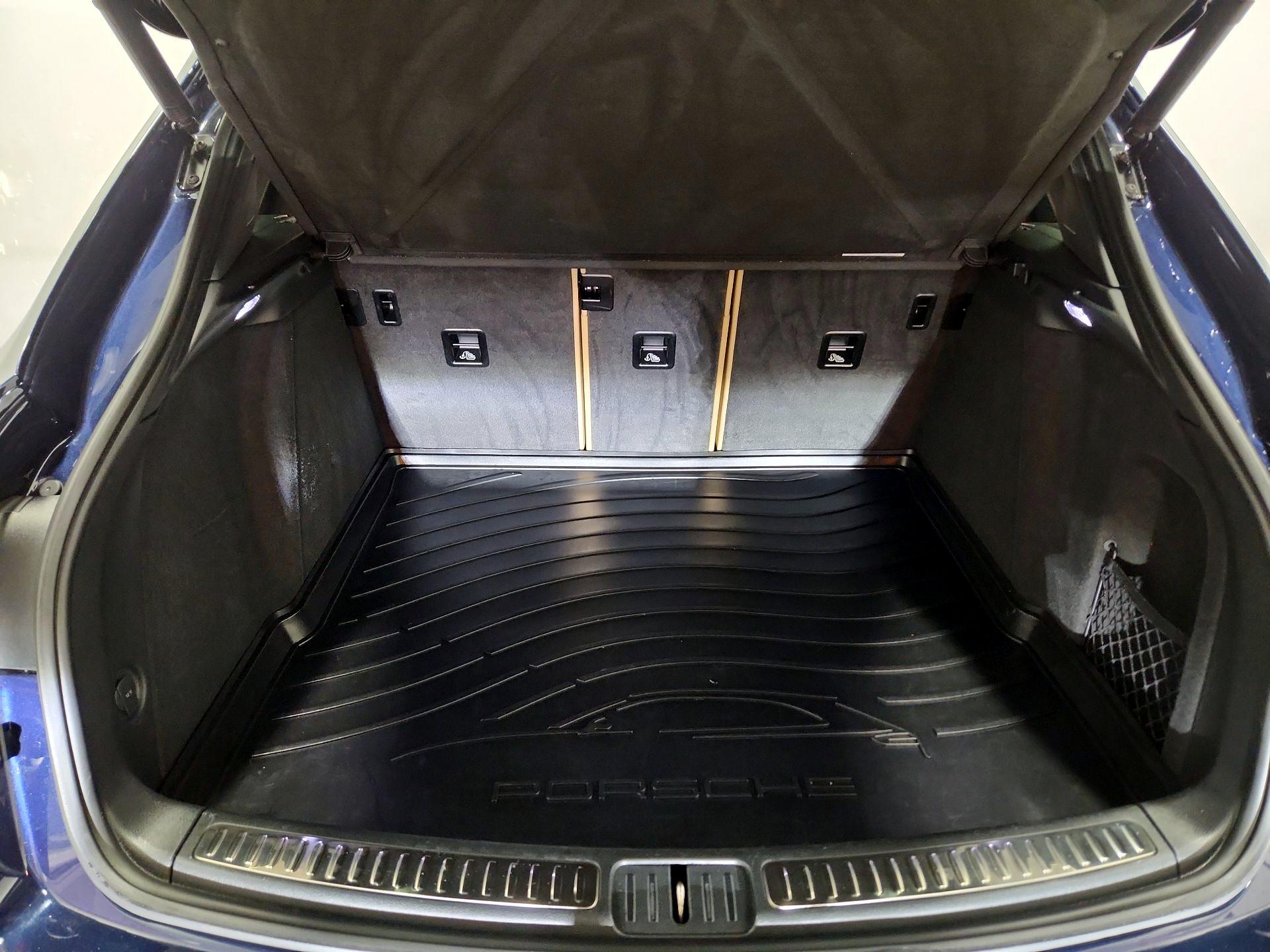 Thumbnail: 2023 Porsche Macan - 19