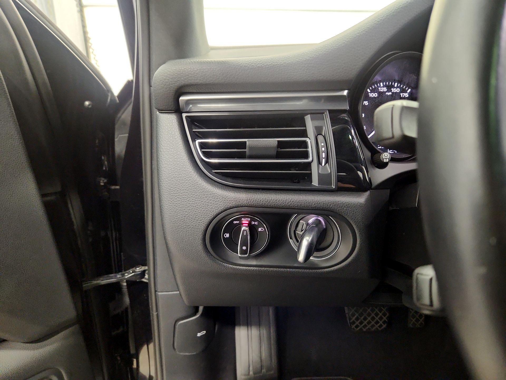 Thumbnail: 2022 Porsche Macan - 13