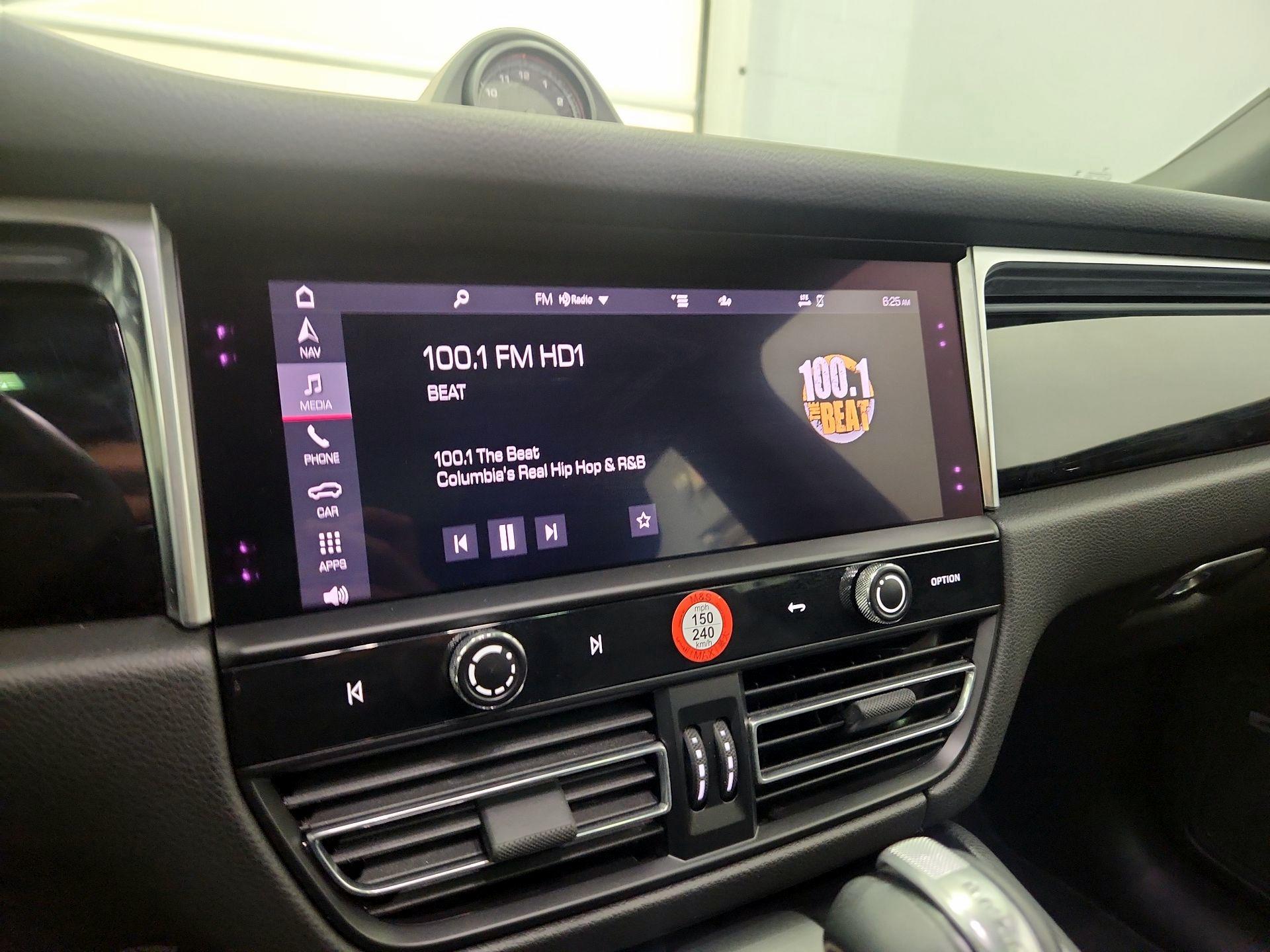 Thumbnail: 2022 Porsche Macan - 16