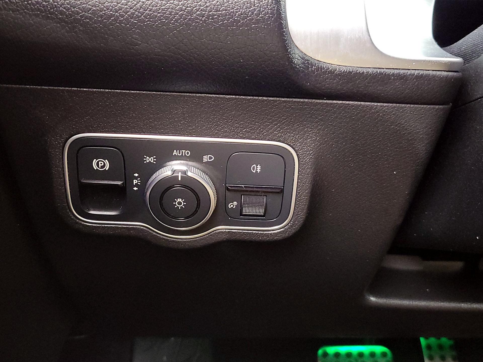 Thumbnail: 2022 Mercedes-Benz GLB - 13