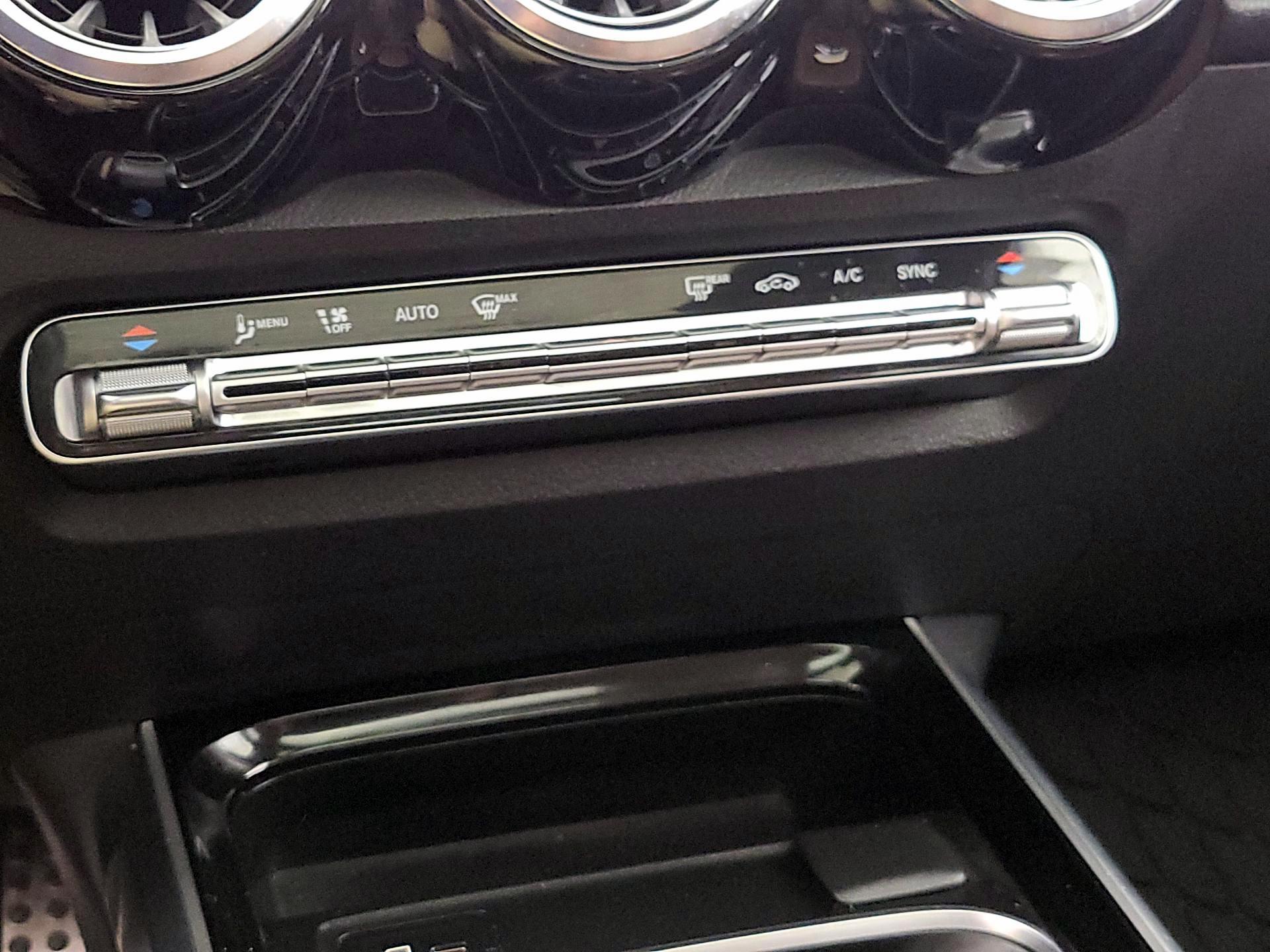 Thumbnail: 2022 Mercedes-Benz GLB - 16