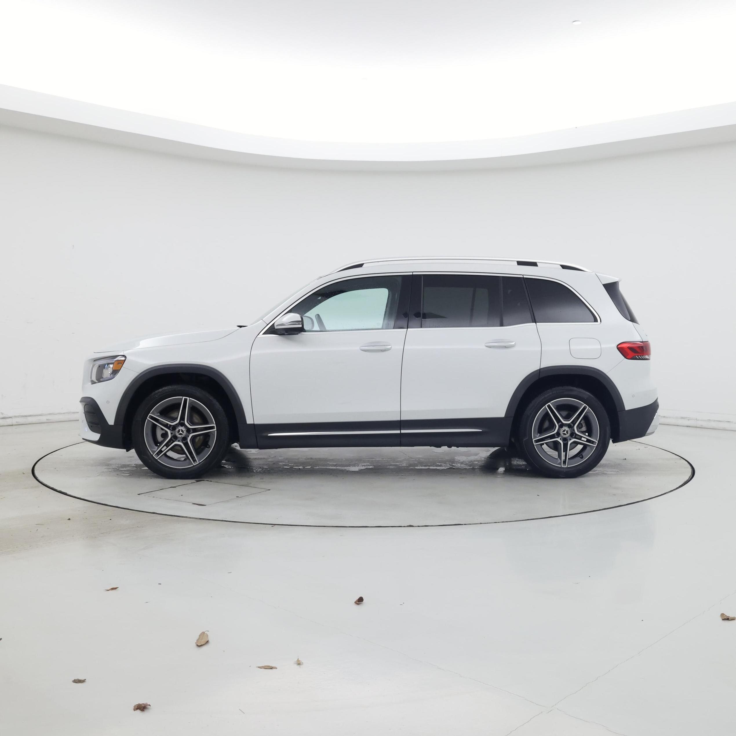 Thumbnail: 2022 Mercedes-Benz GLB - 3