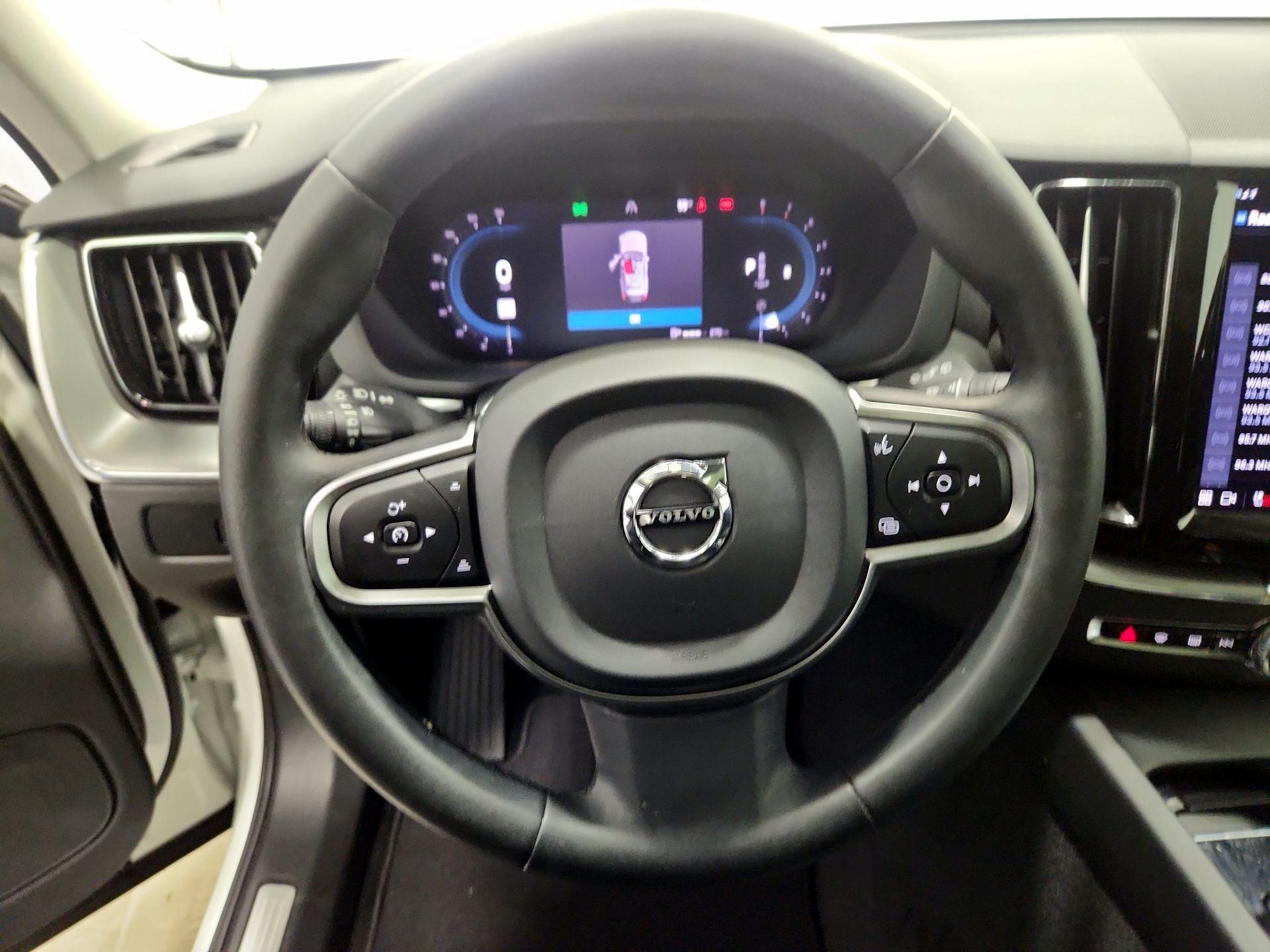 Thumbnail: 2023 Volvo XC60 - 10