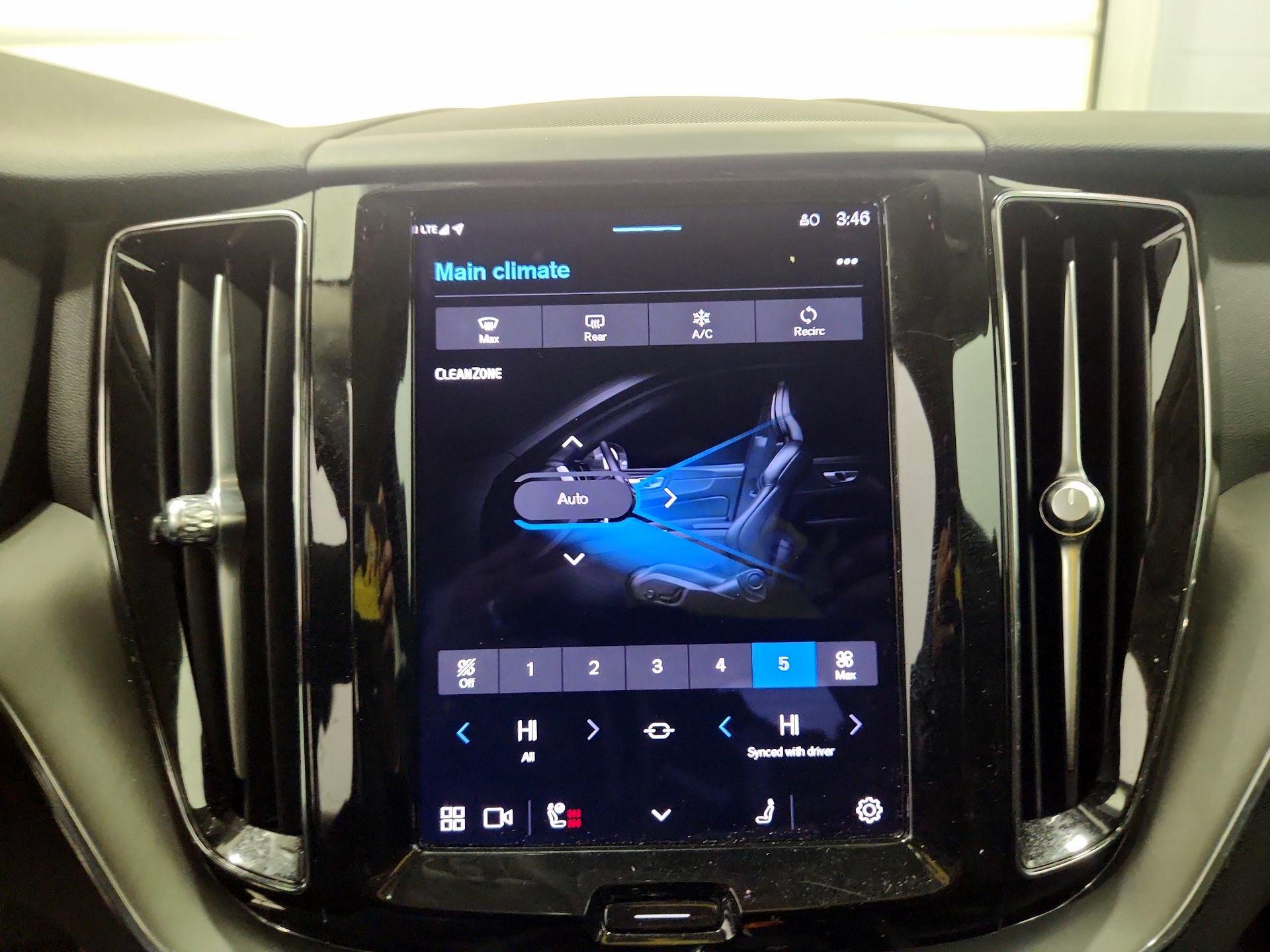 Thumbnail: 2023 Volvo XC60 - 15