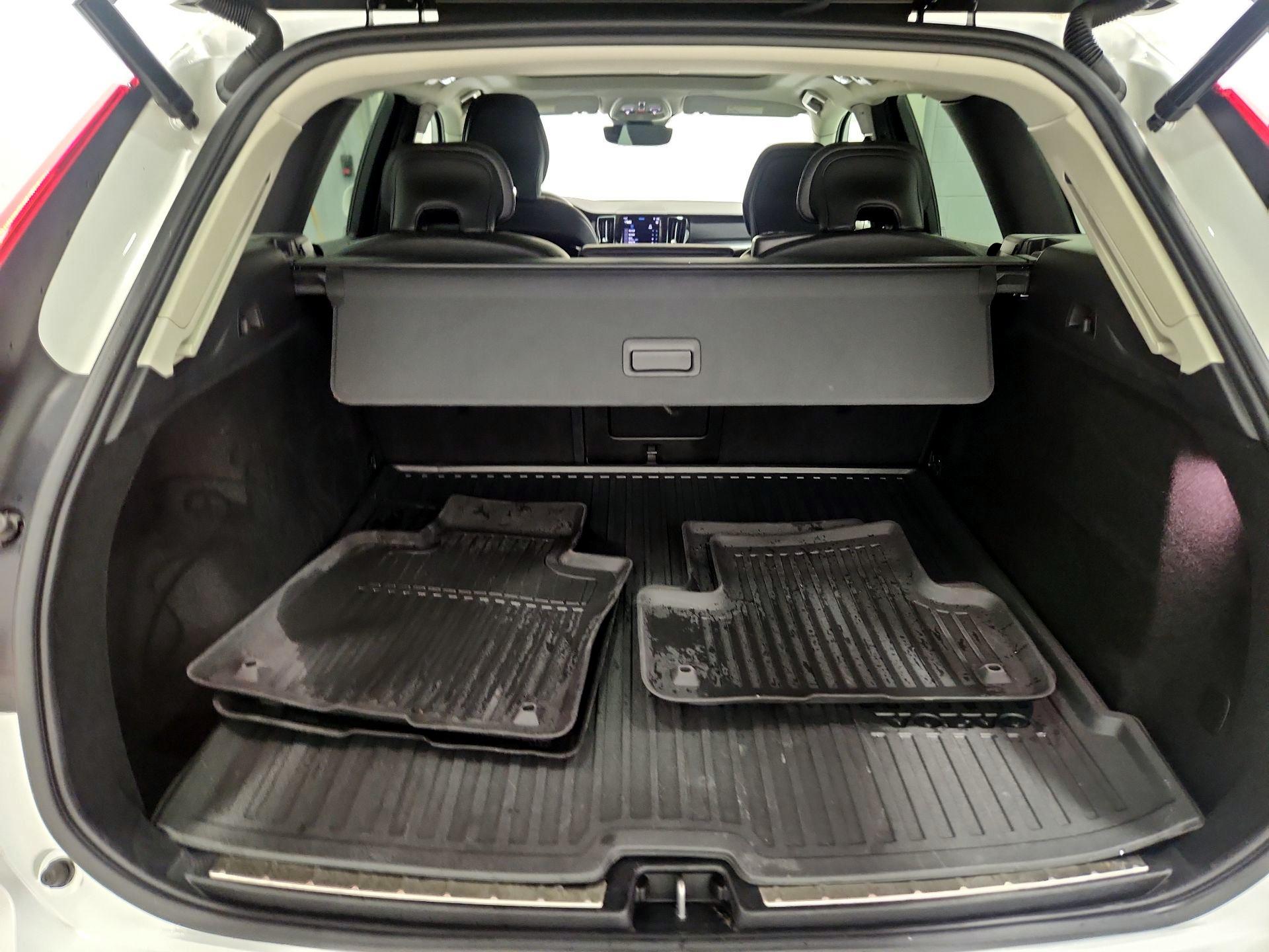 Thumbnail: 2023 Volvo XC60 - 18