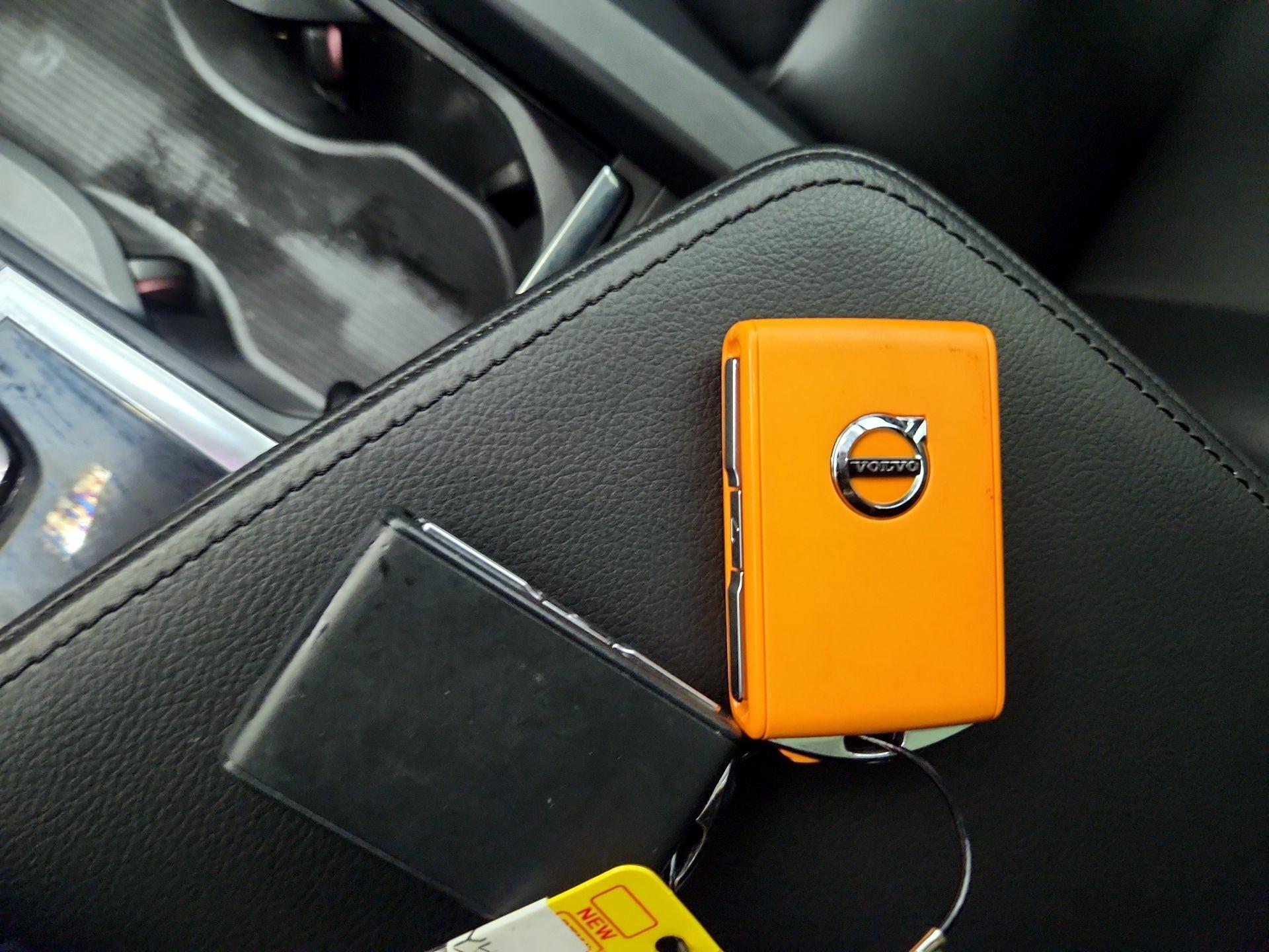 Thumbnail: 2023 Volvo XC60 - 20