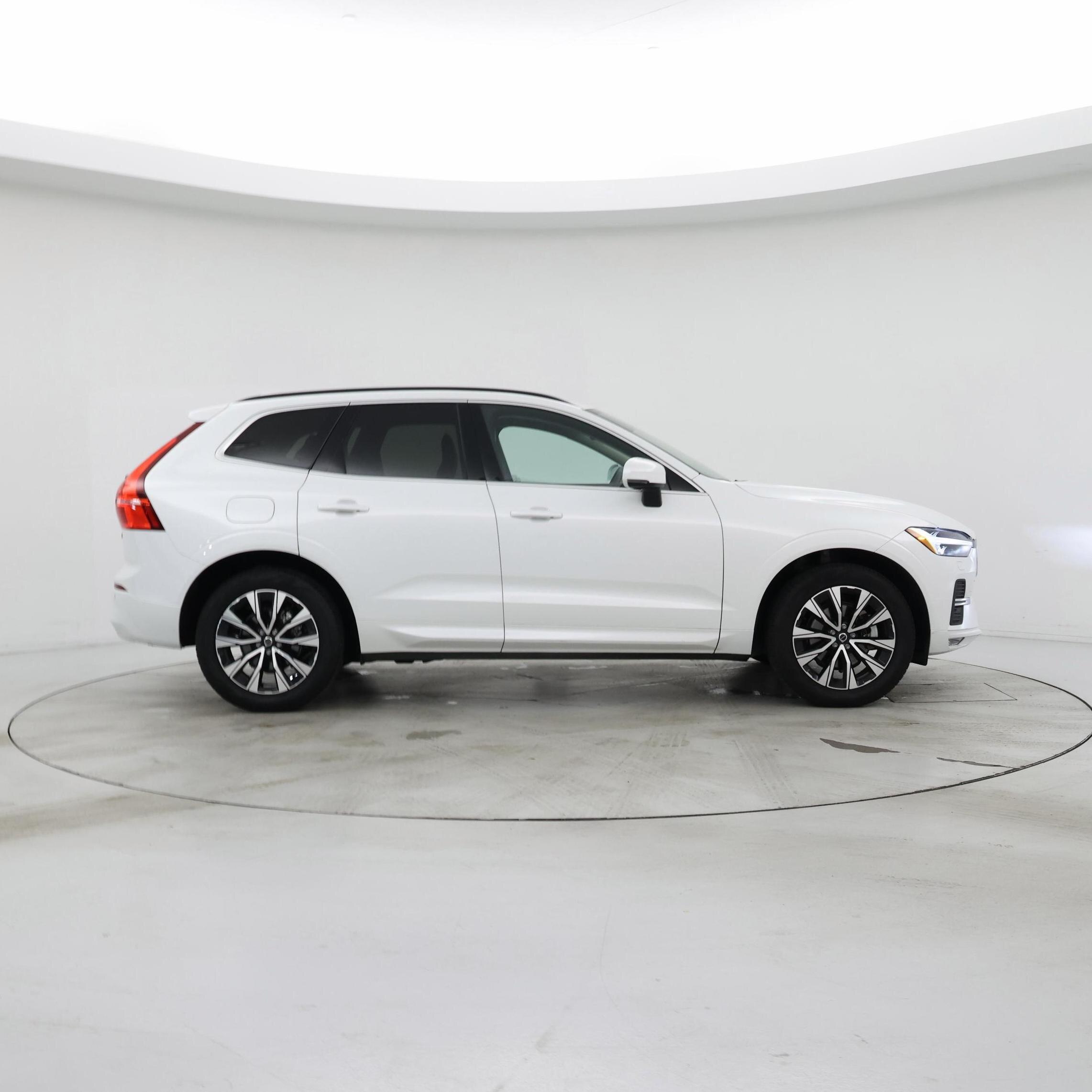 Thumbnail: 2023 Volvo XC60 - 7