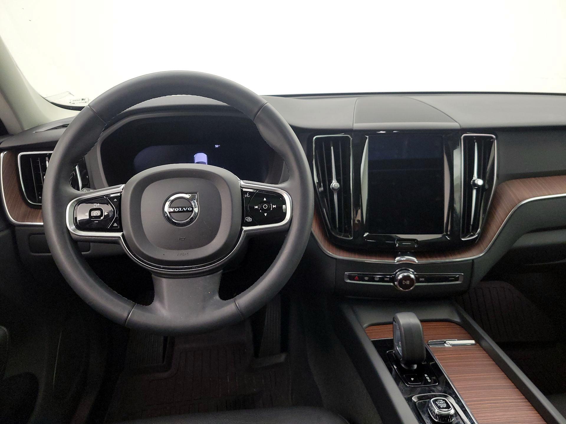 Thumbnail: 2023 Volvo XC60 - 10