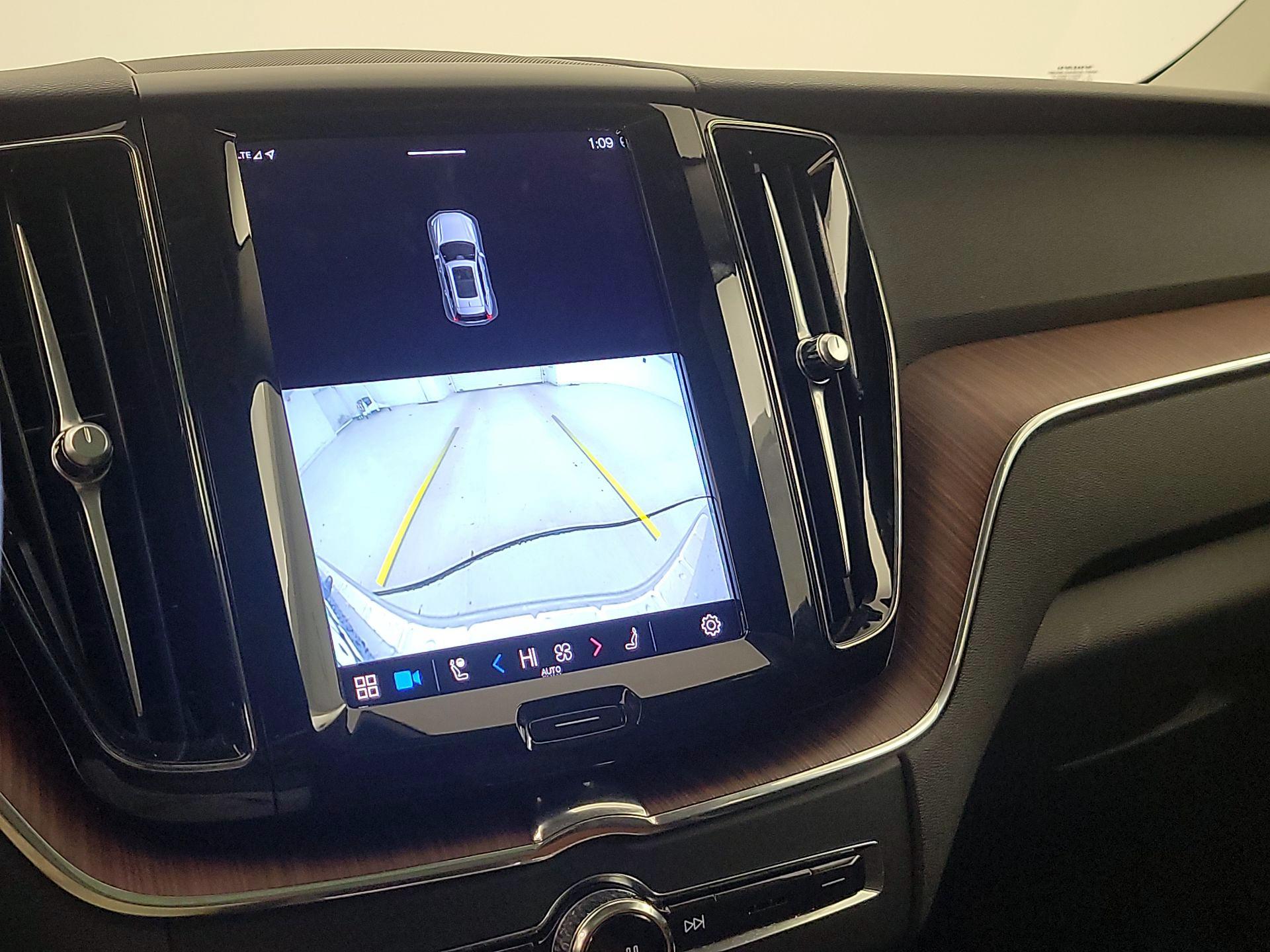 Thumbnail: 2023 Volvo XC60 - 15