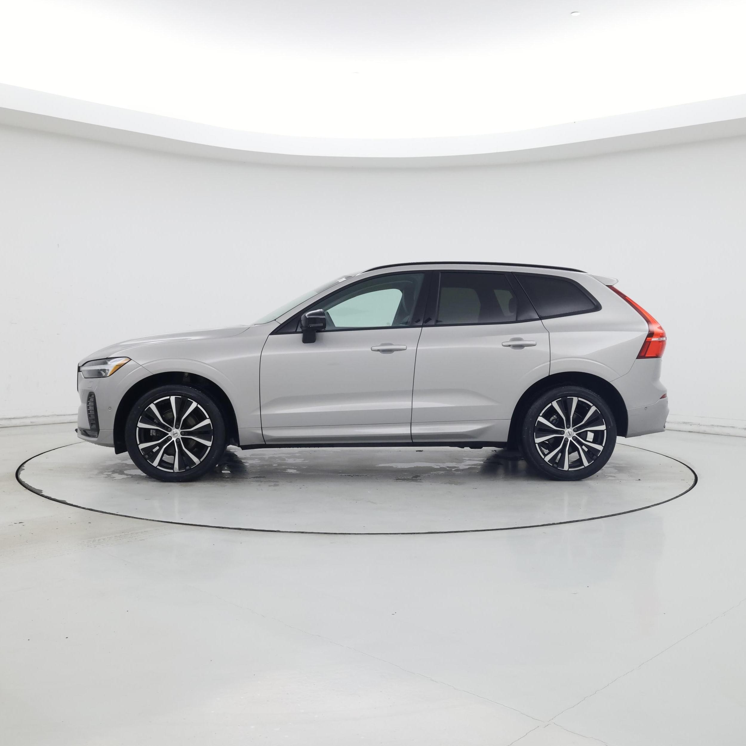 Thumbnail: 2023 Volvo XC60 - 3