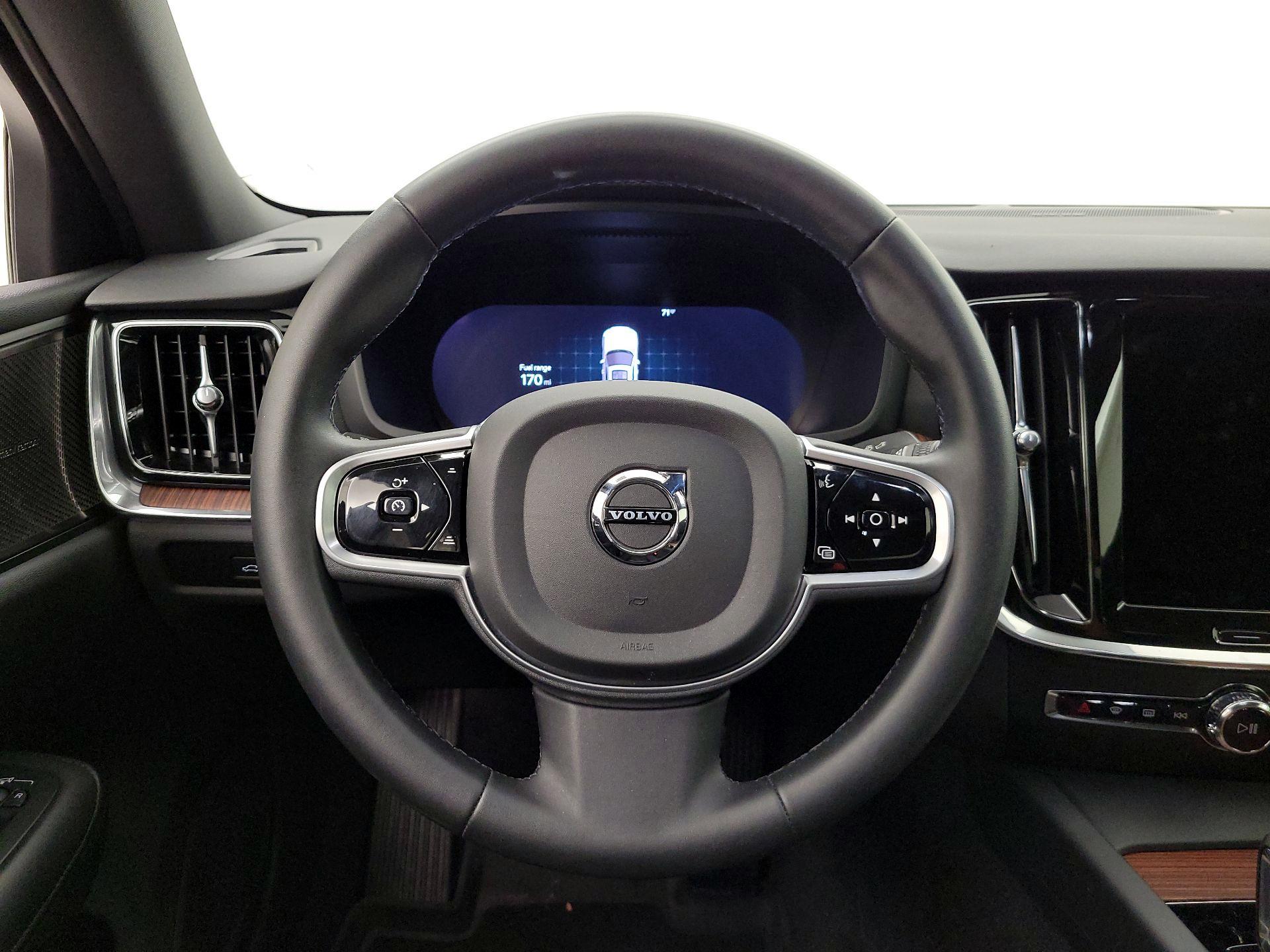 Thumbnail: 2023 Volvo S60 - 10