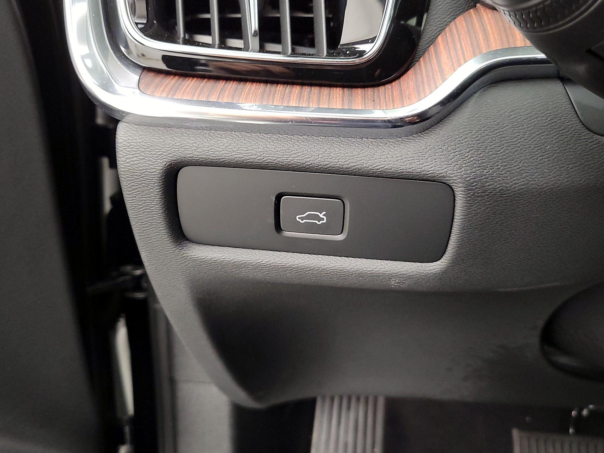 Thumbnail: 2023 Volvo S60 - 13