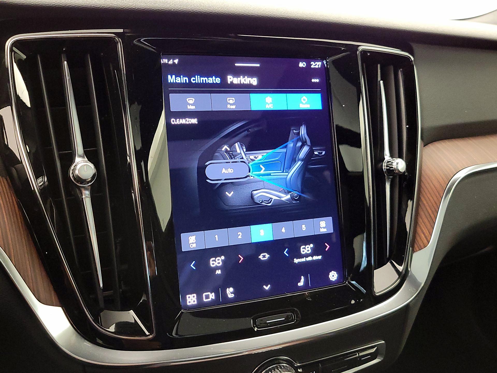 Thumbnail: 2023 Volvo S60 - 17