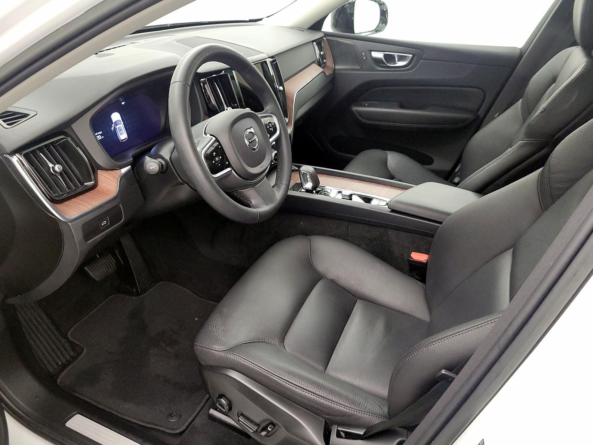 Thumbnail: 2023 Volvo XC60 - 11