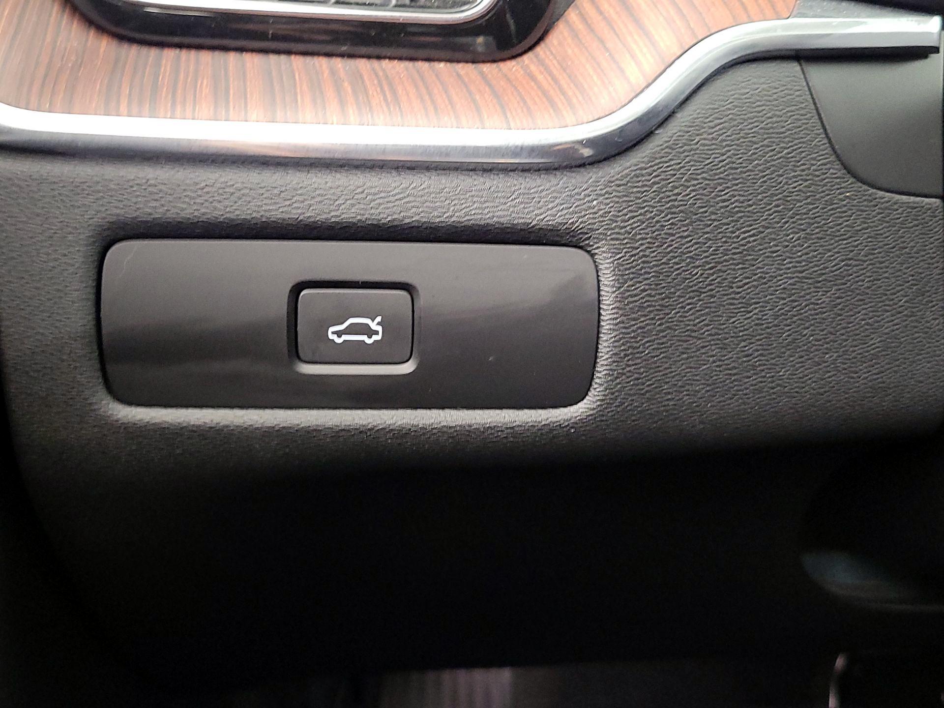 Thumbnail: 2023 Volvo XC60 - 13