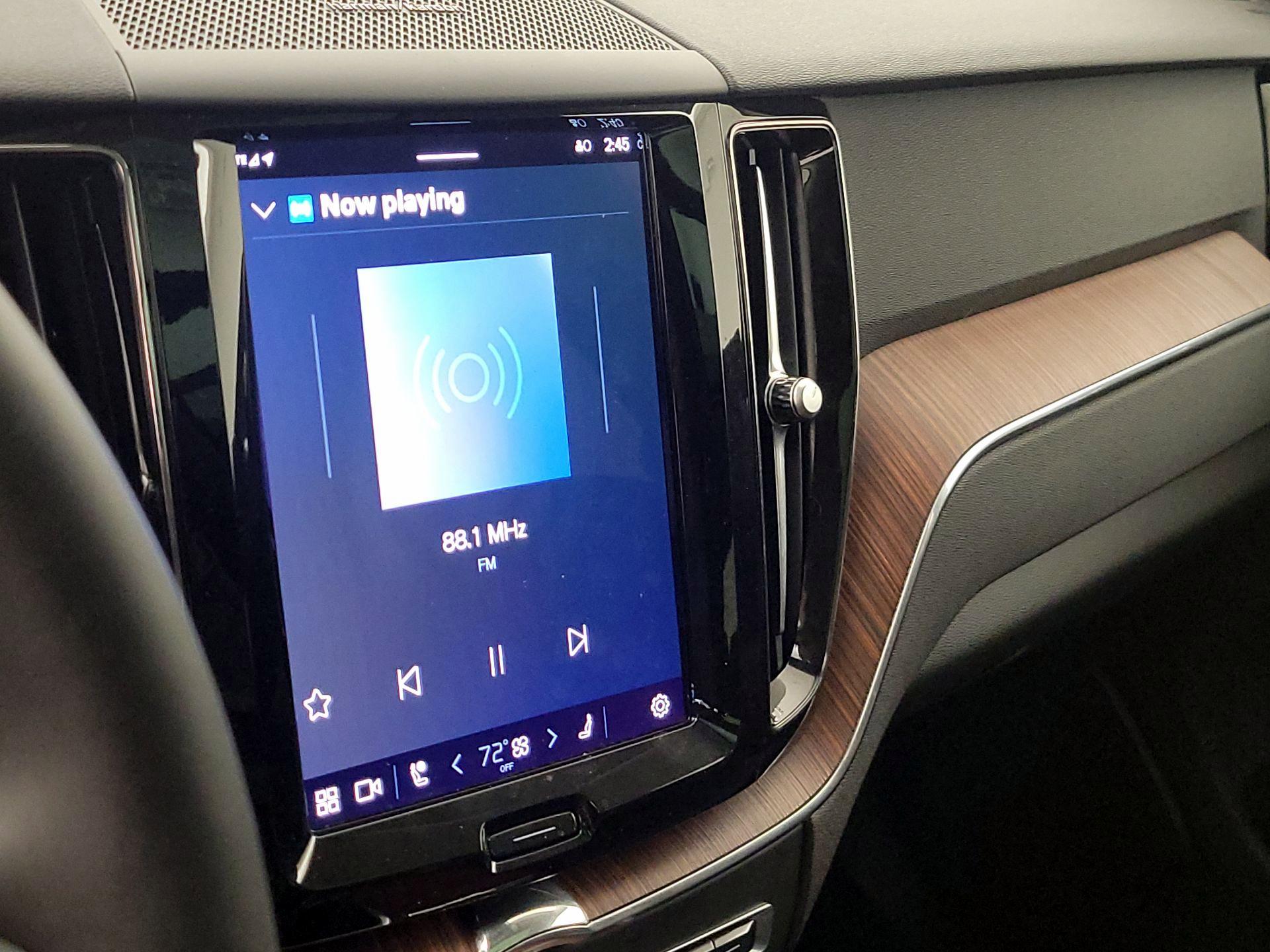 Thumbnail: 2023 Volvo XC60 - 16