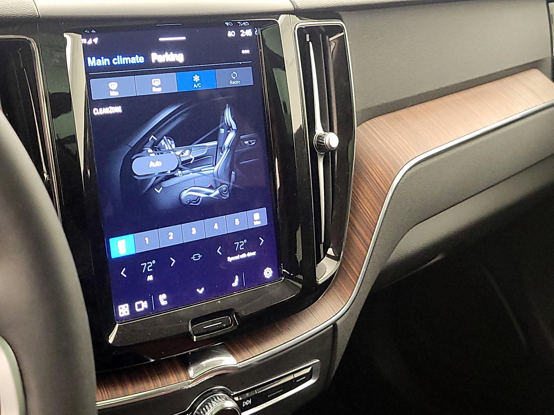 Thumbnail: 2023 Volvo XC60 - 17