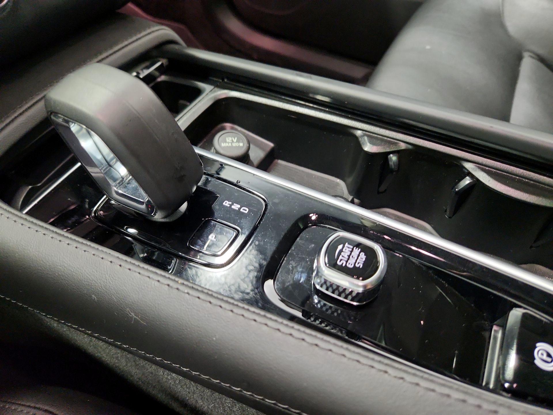 Thumbnail: 2025 Volvo XC90 - 18