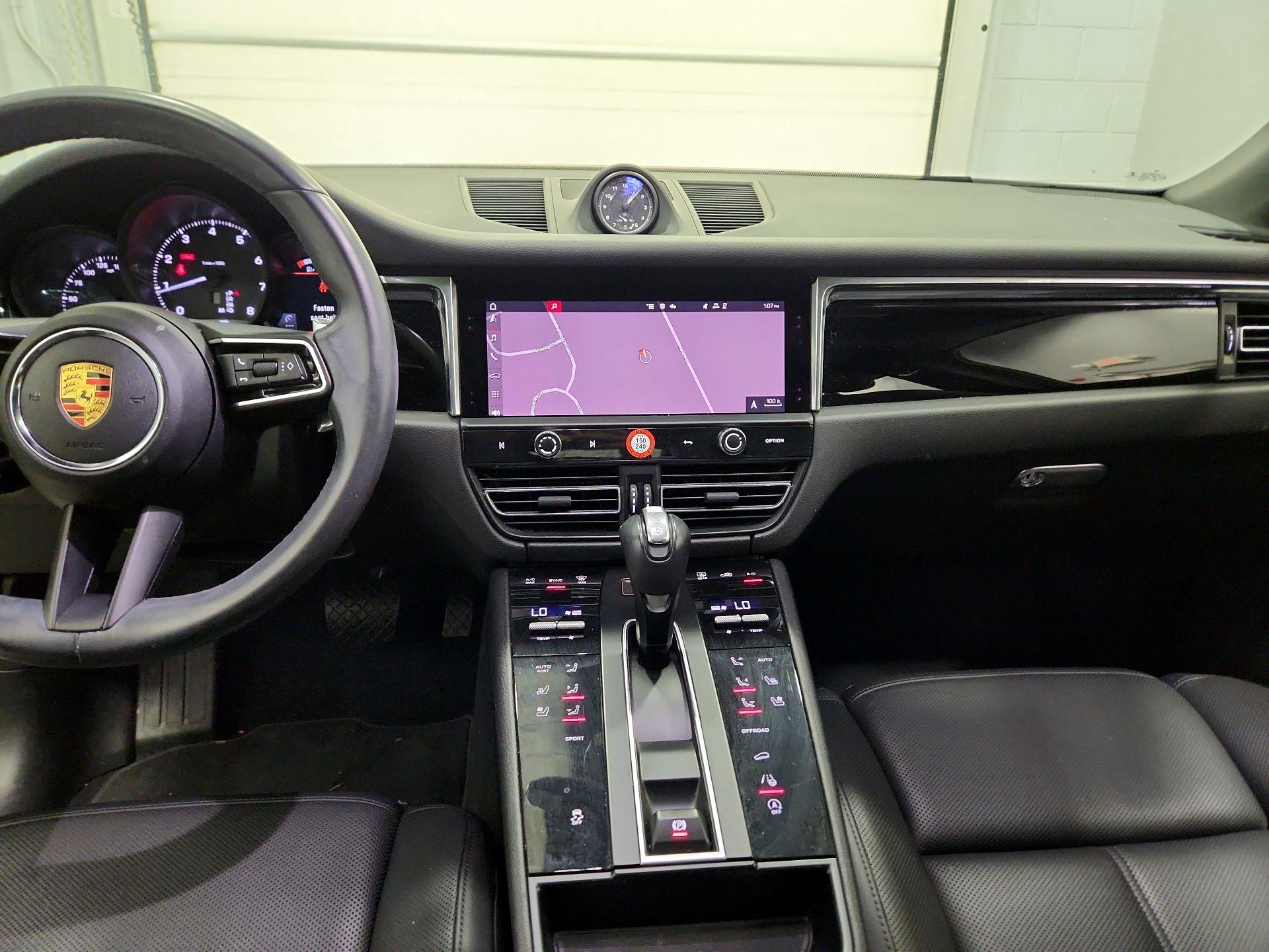 Thumbnail: 2023 Porsche Macan - 9