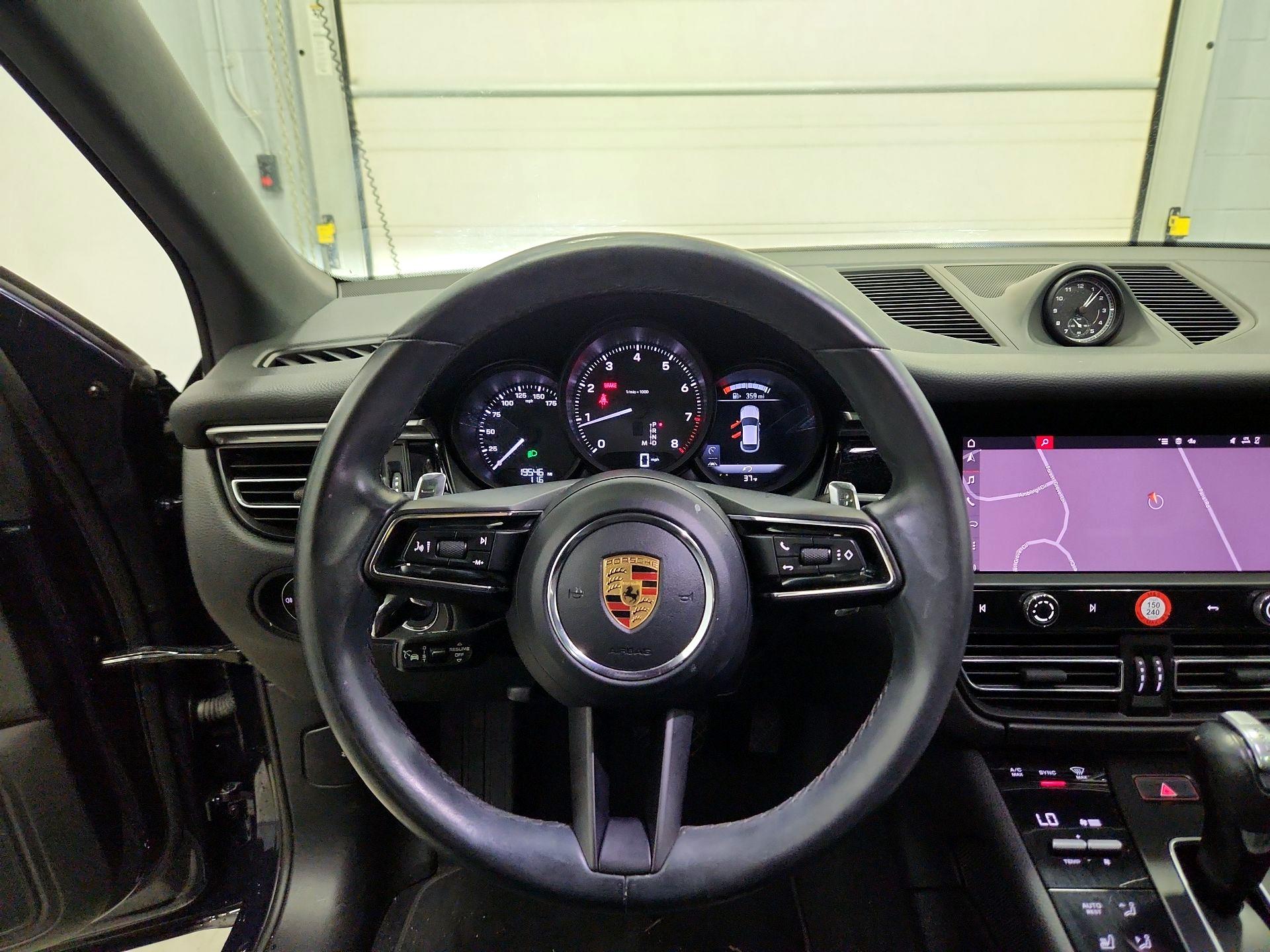 Thumbnail: 2023 Porsche Macan - 10