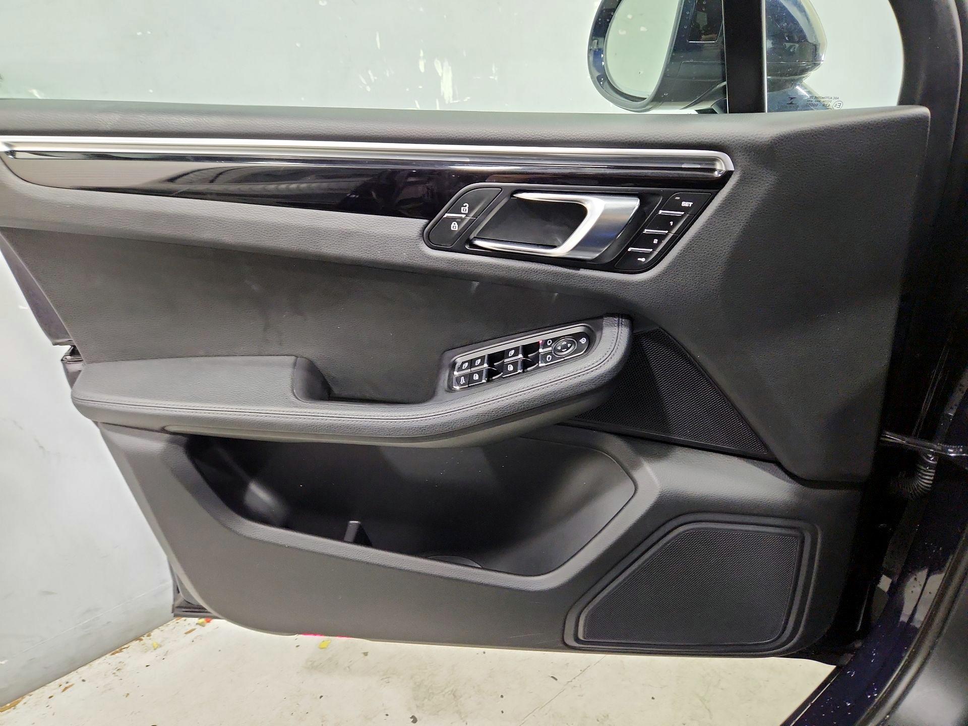 Thumbnail: 2023 Porsche Macan - 12