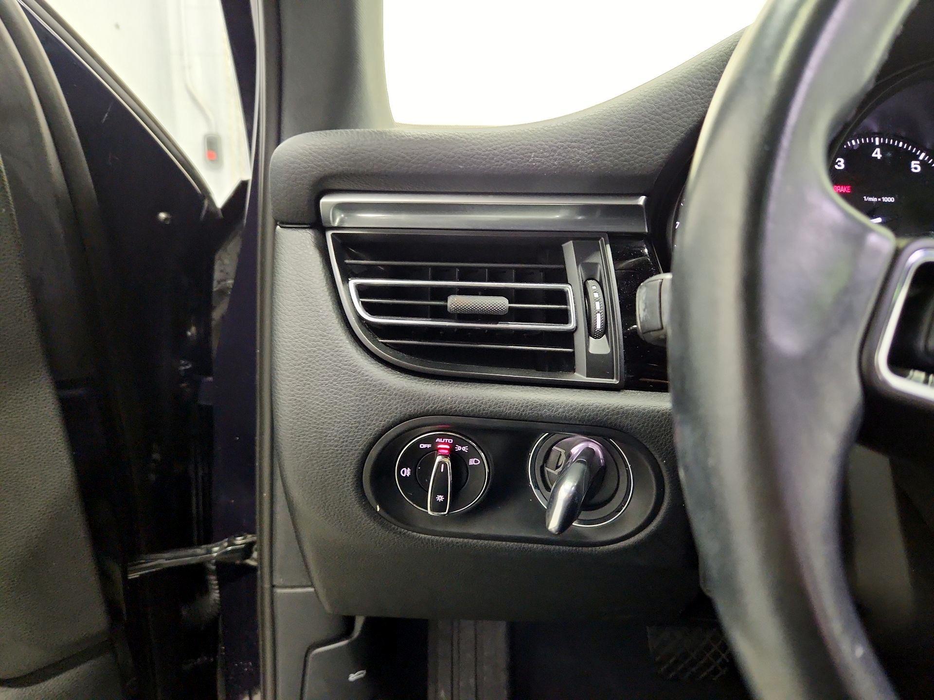 Thumbnail: 2023 Porsche Macan - 13