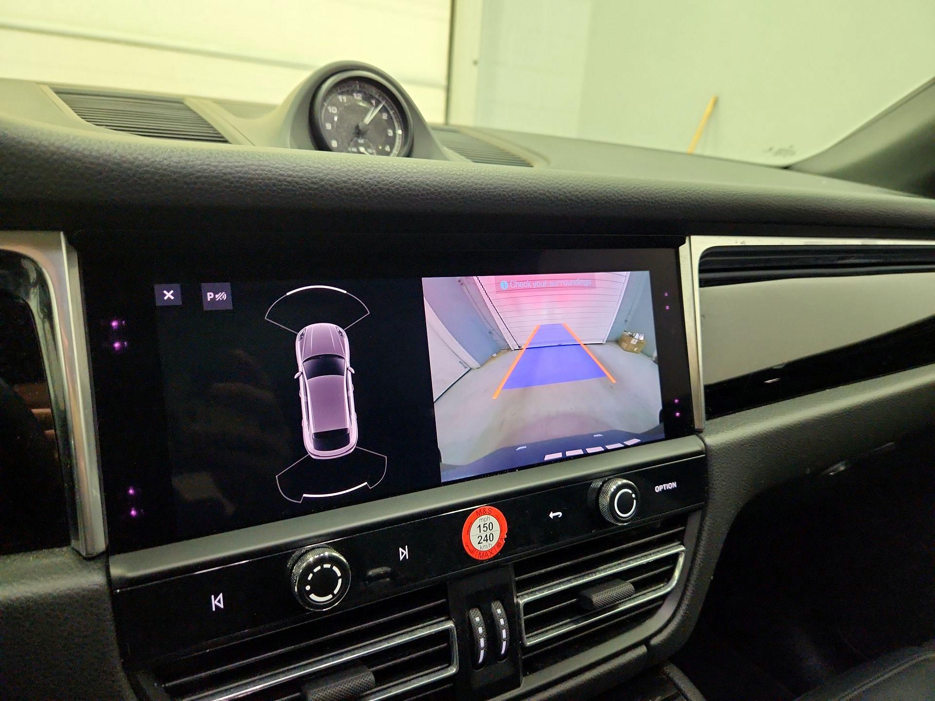 Thumbnail: 2023 Porsche Macan - 15