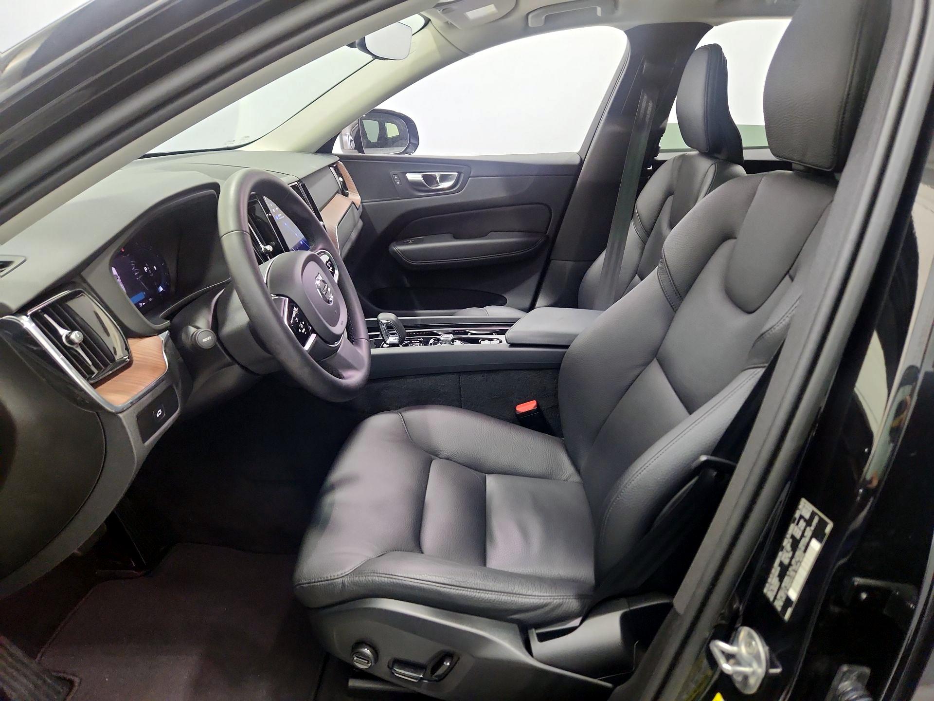 Thumbnail: 2023 Volvo XC60 - 11