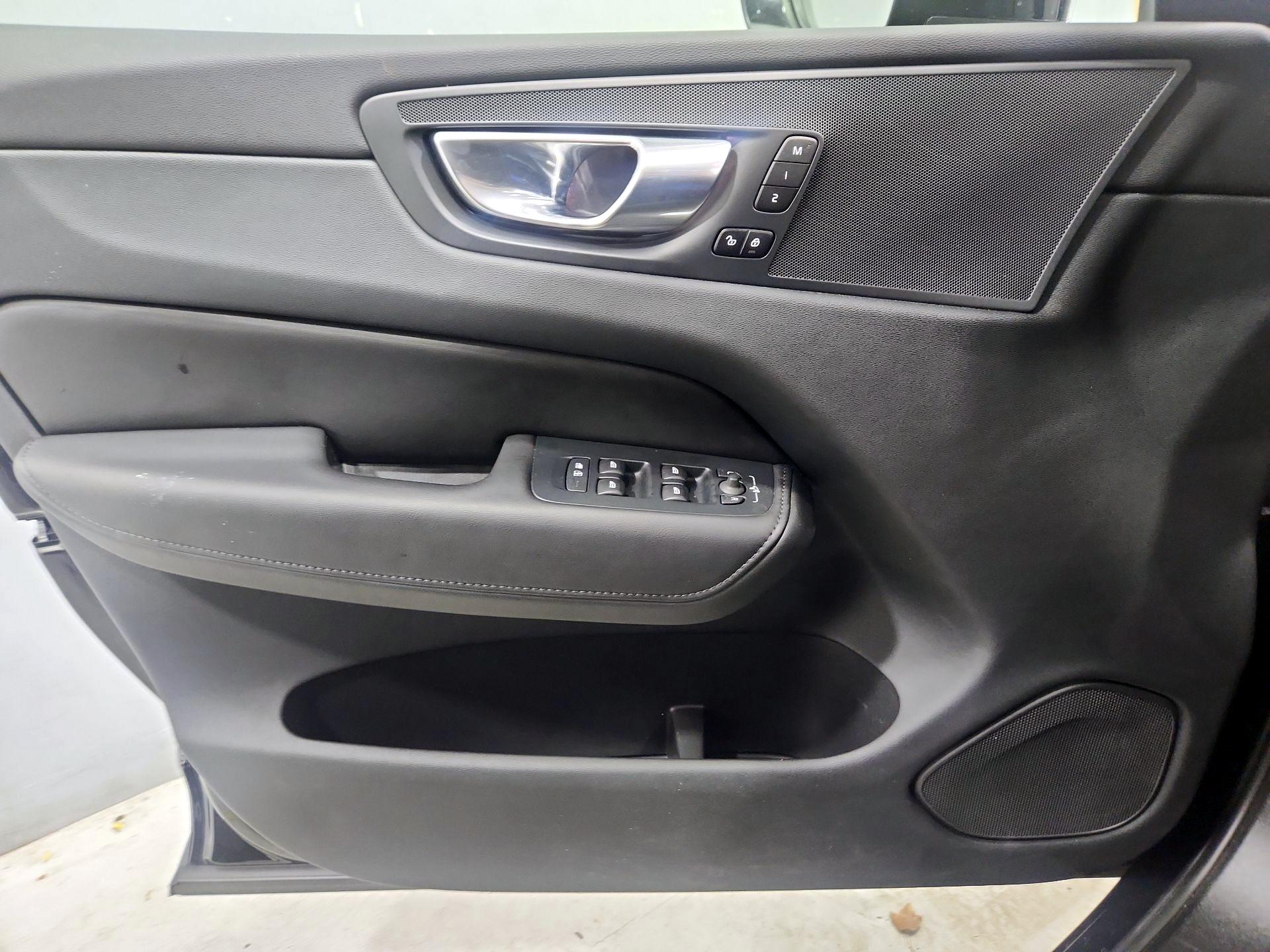 Thumbnail: 2023 Volvo XC60 - 12