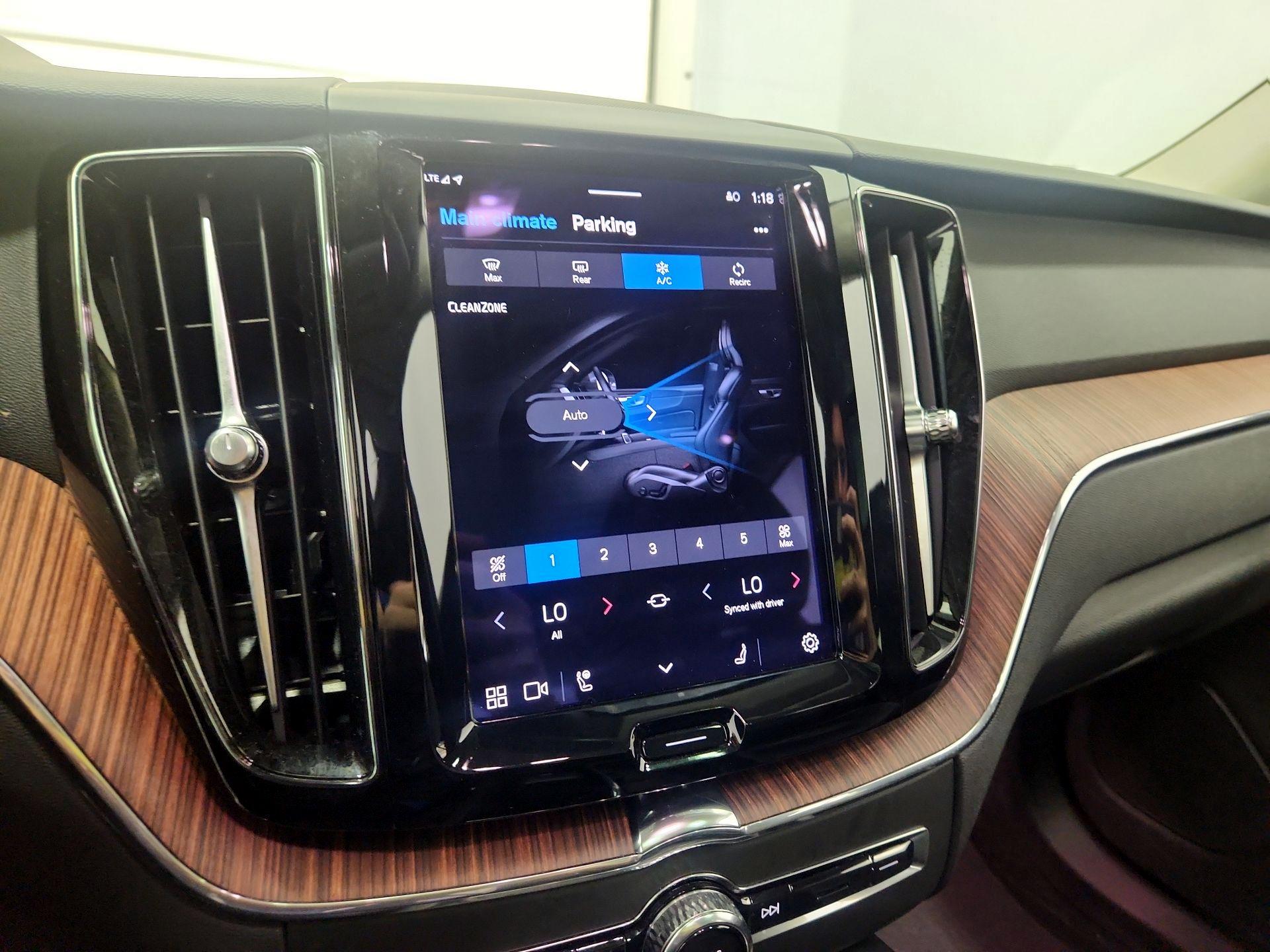 Thumbnail: 2023 Volvo XC60 - 17