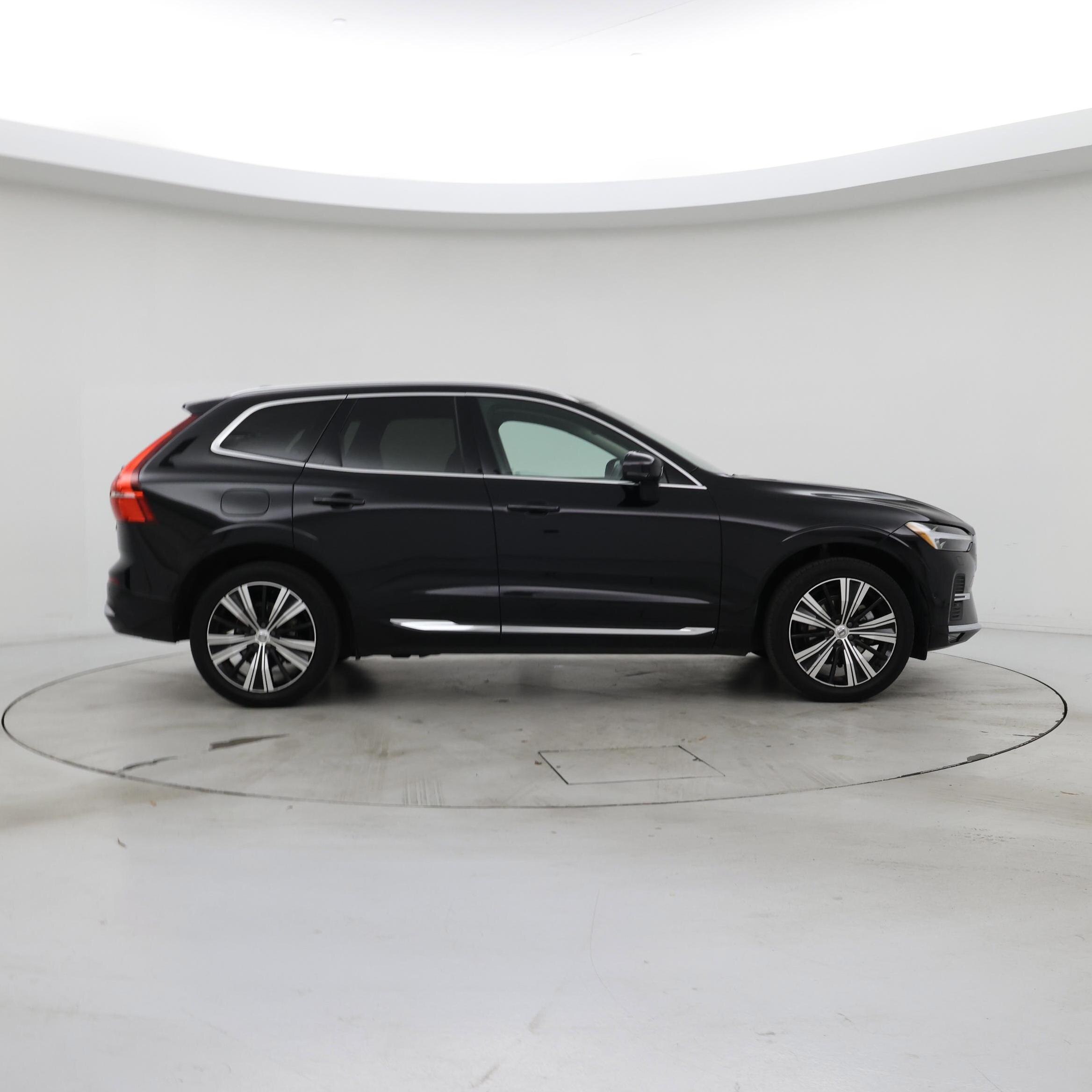 Thumbnail: 2023 Volvo XC60 - 7
