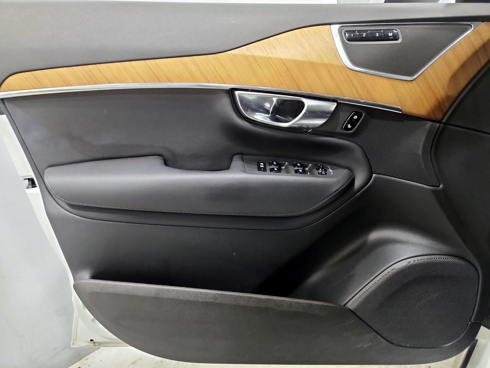 Thumbnail: 2025 Volvo XC90 - 12