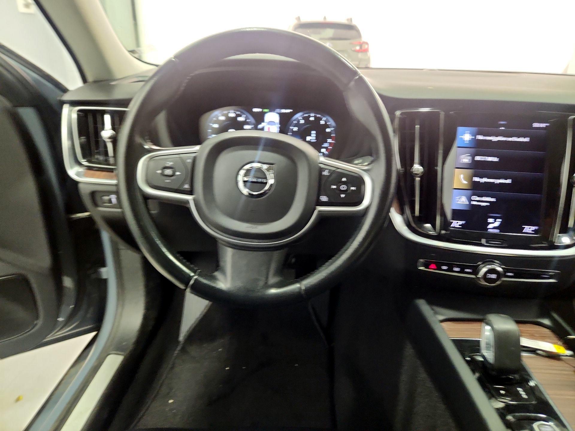 Thumbnail: 2022 Volvo S60 - 10