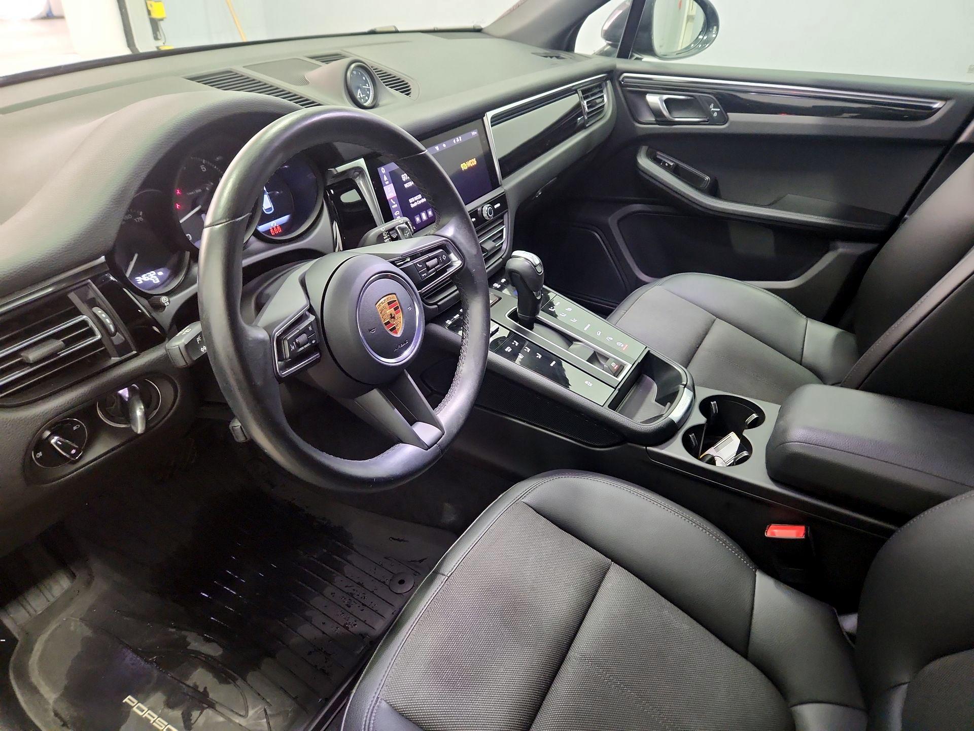 Thumbnail: 2023 Porsche Macan - 11