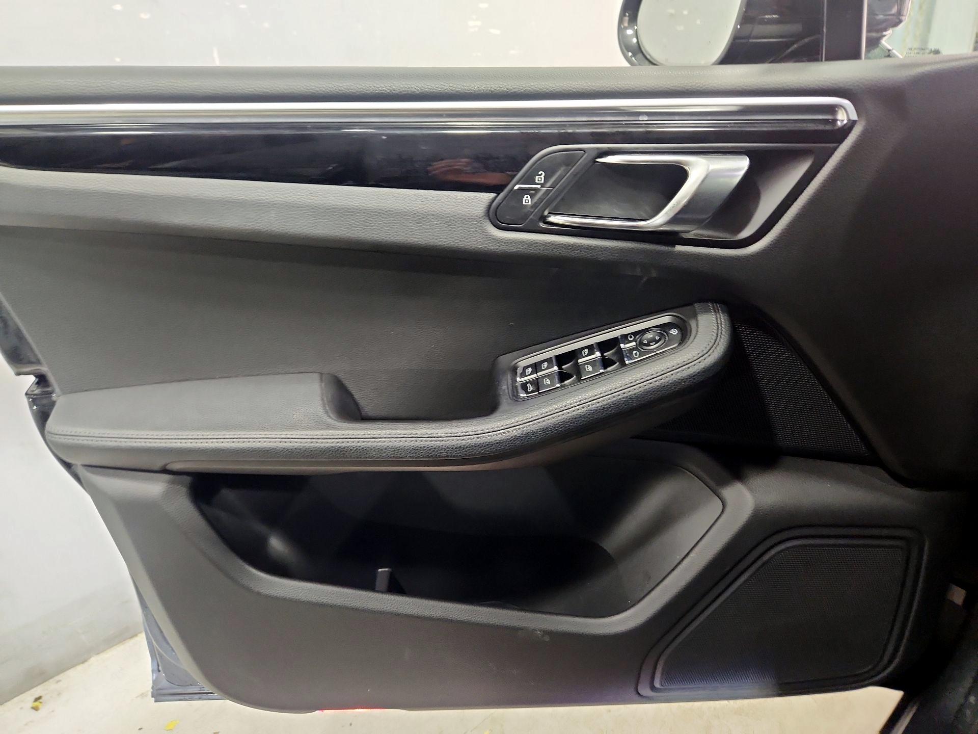 Thumbnail: 2023 Porsche Macan - 12