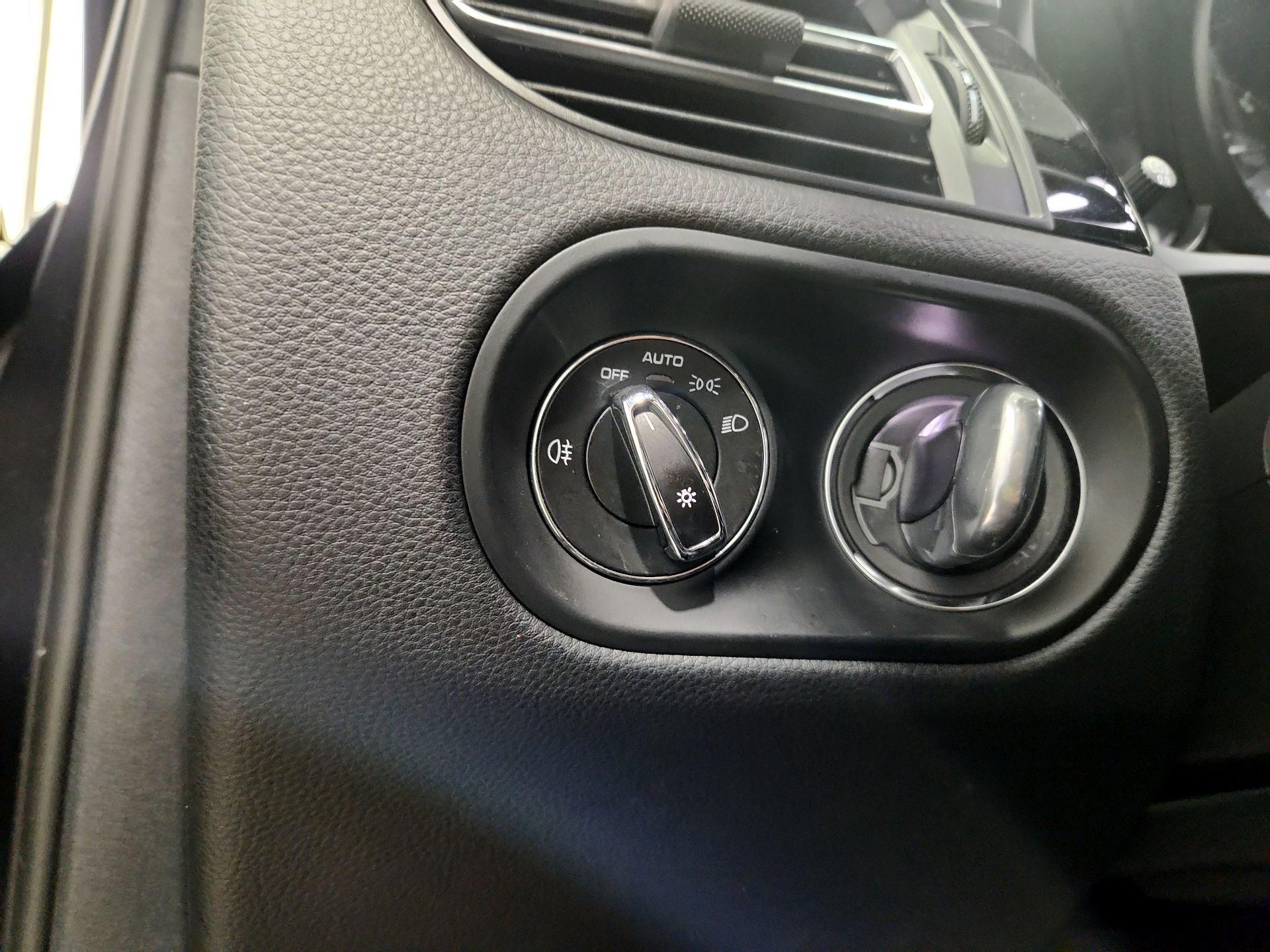 Thumbnail: 2023 Porsche Macan - 13