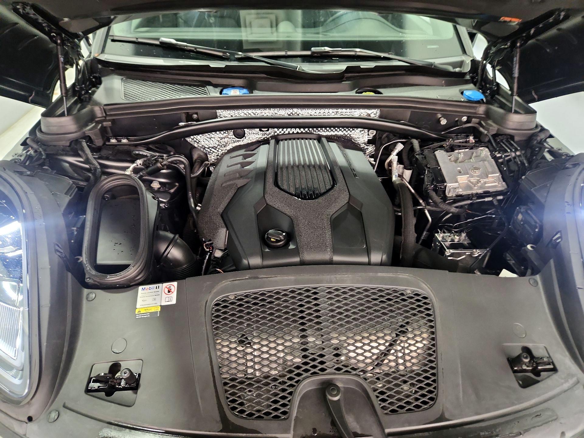 Thumbnail: 2023 Porsche Macan - 20