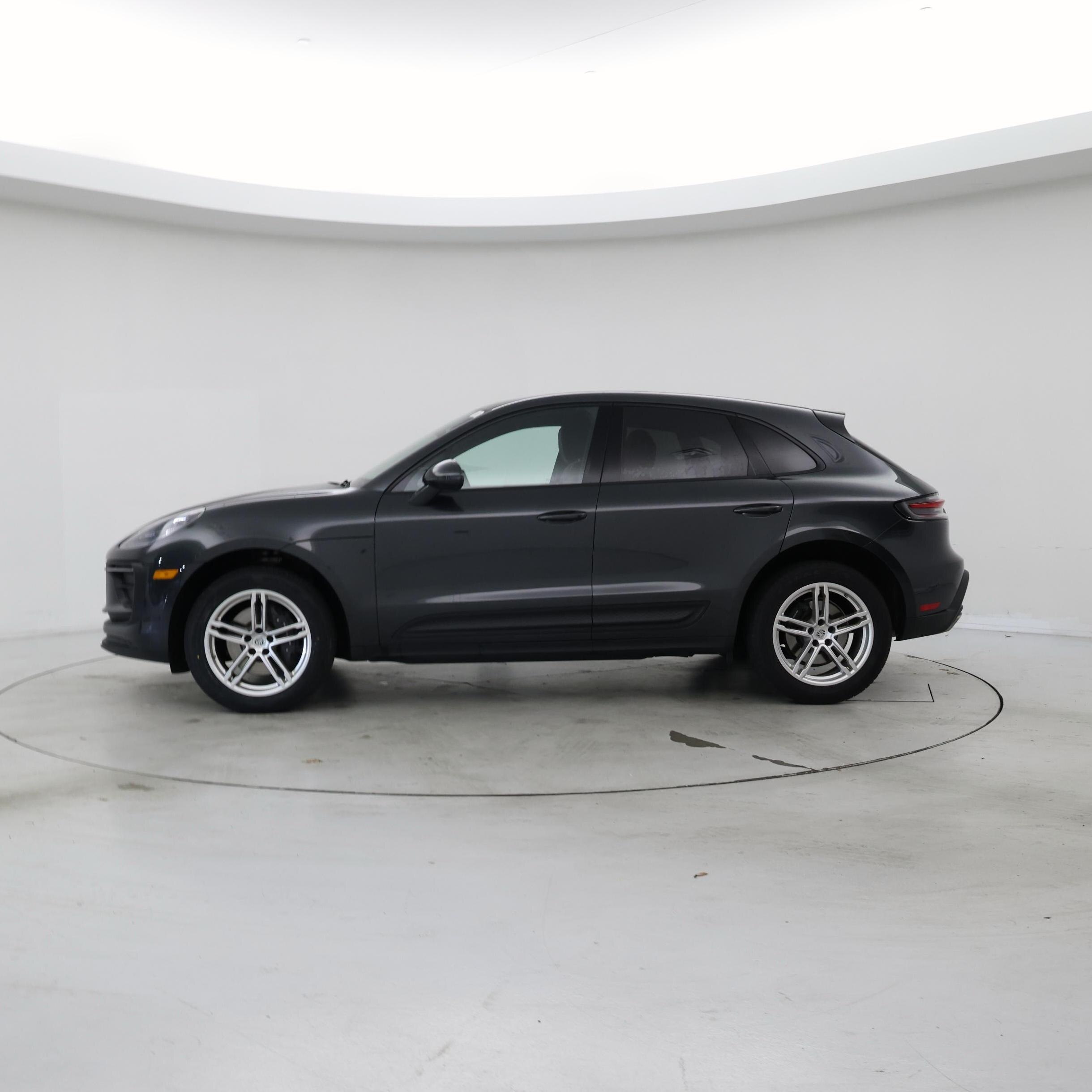 Thumbnail: 2023 Porsche Macan - 3