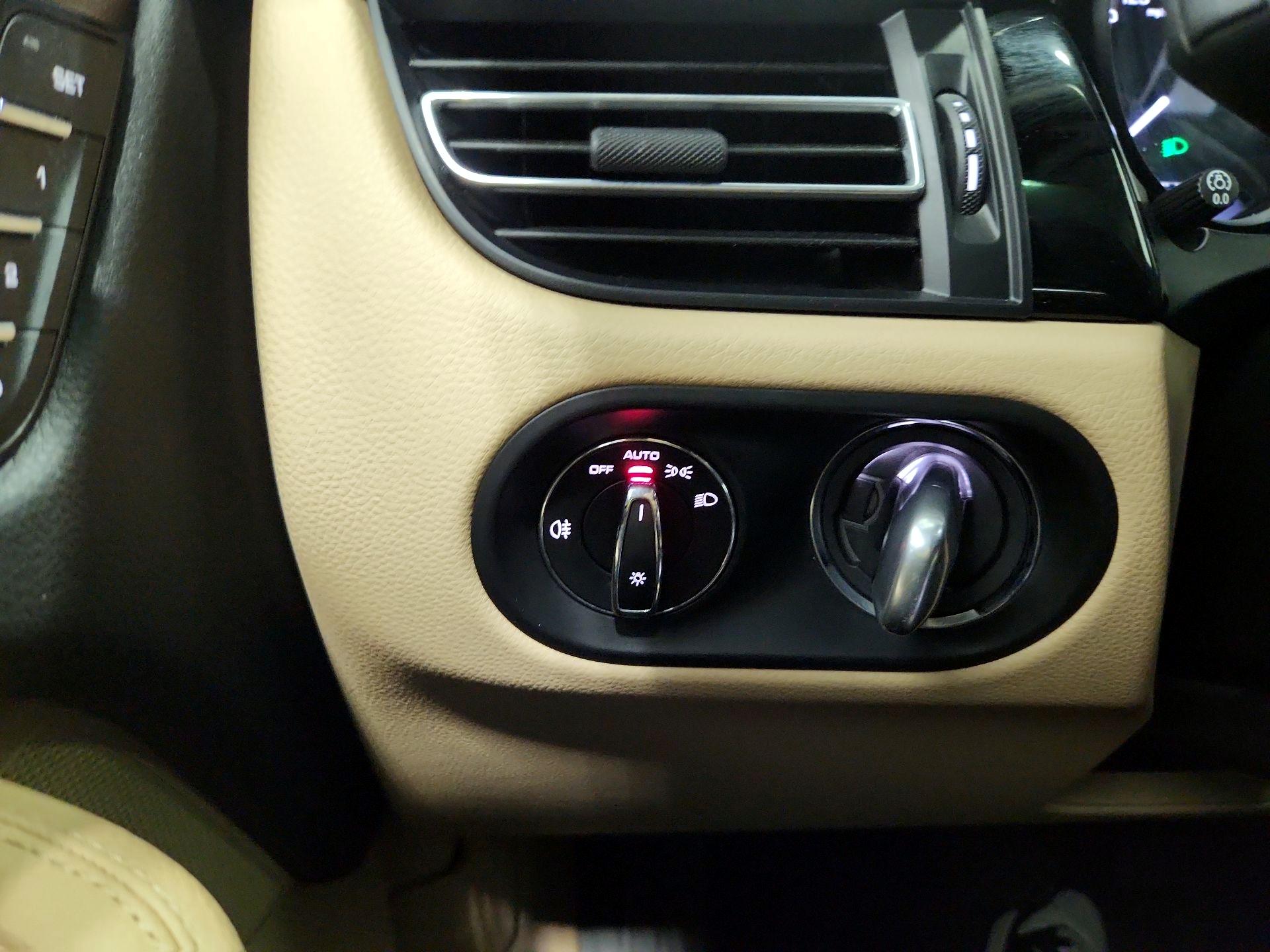 Thumbnail: 2022 Porsche Macan - 13