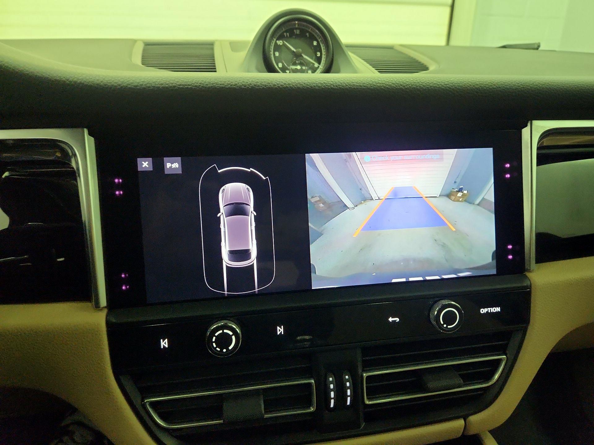 Thumbnail: 2022 Porsche Macan - 14