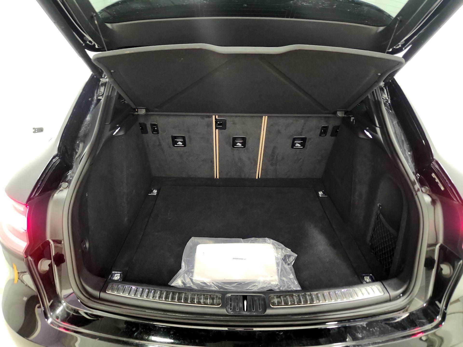 Thumbnail: 2022 Porsche Macan - 20