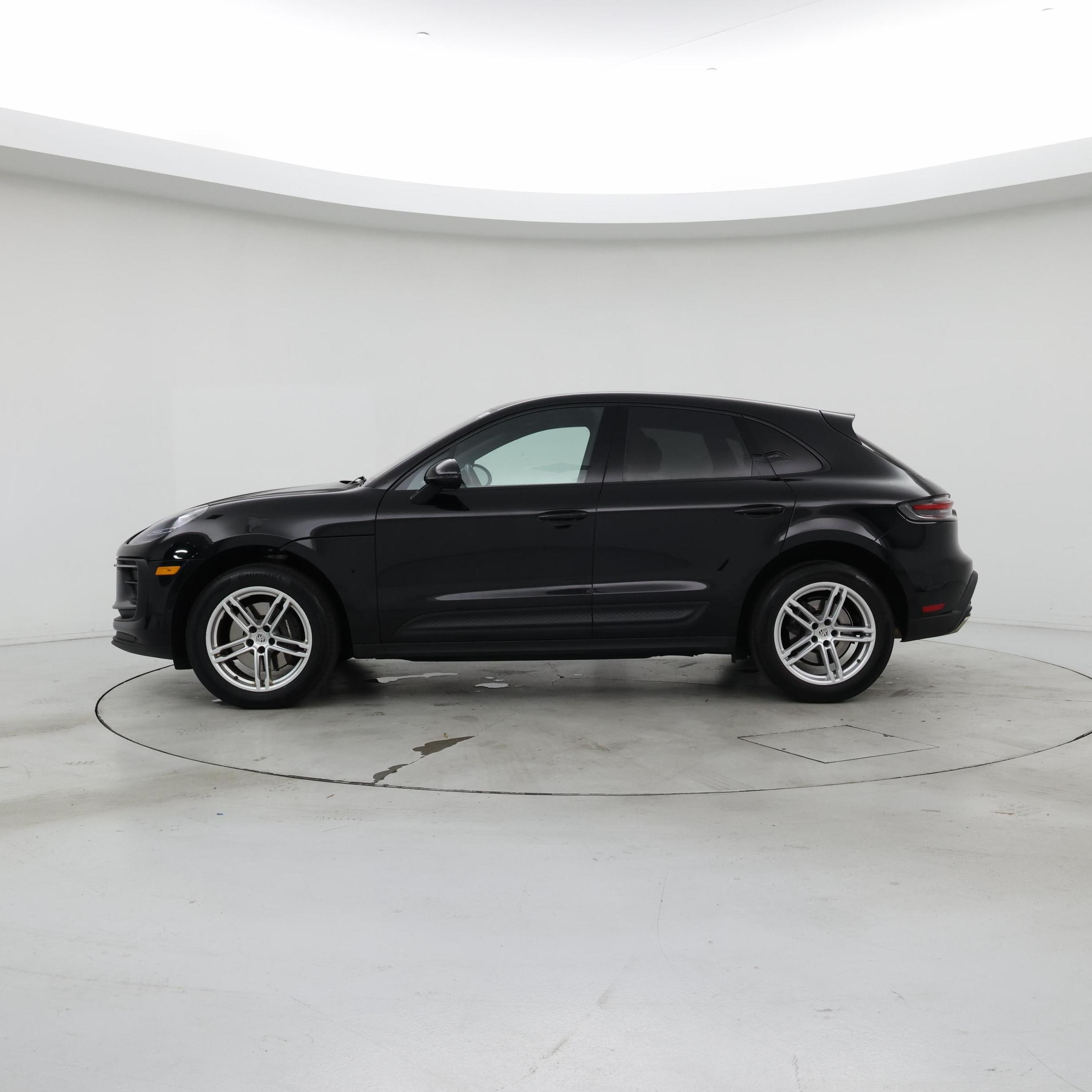 Thumbnail: 2022 Porsche Macan - 3