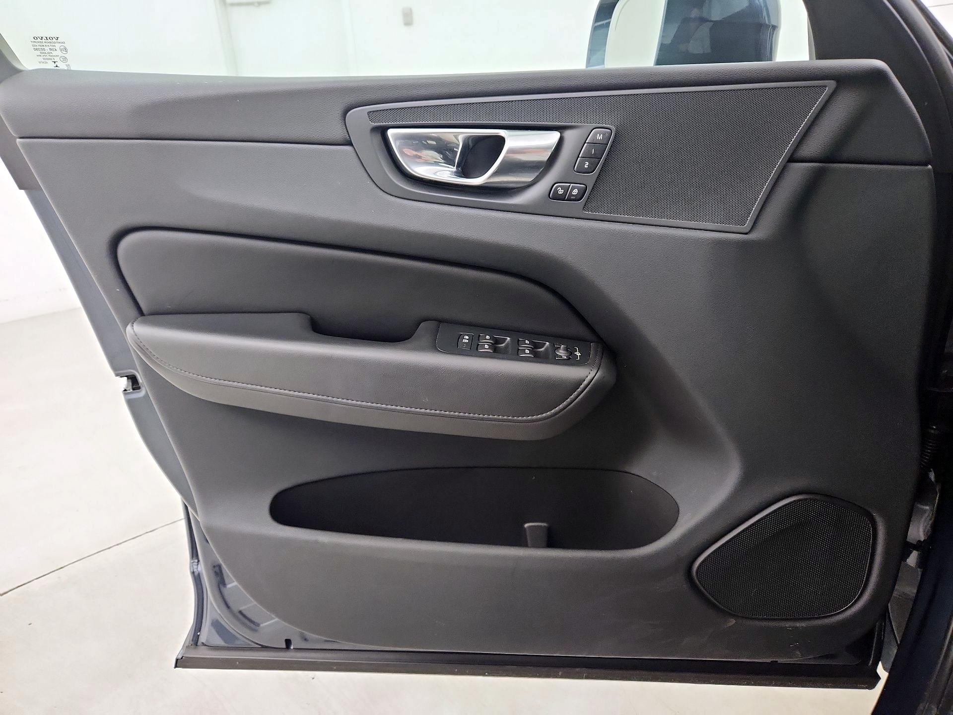 Thumbnail: 2023 Volvo XC60 - 12