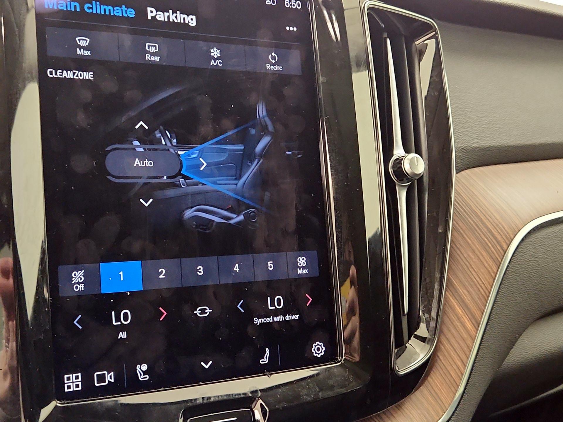 Thumbnail: 2023 Volvo XC60 - 16