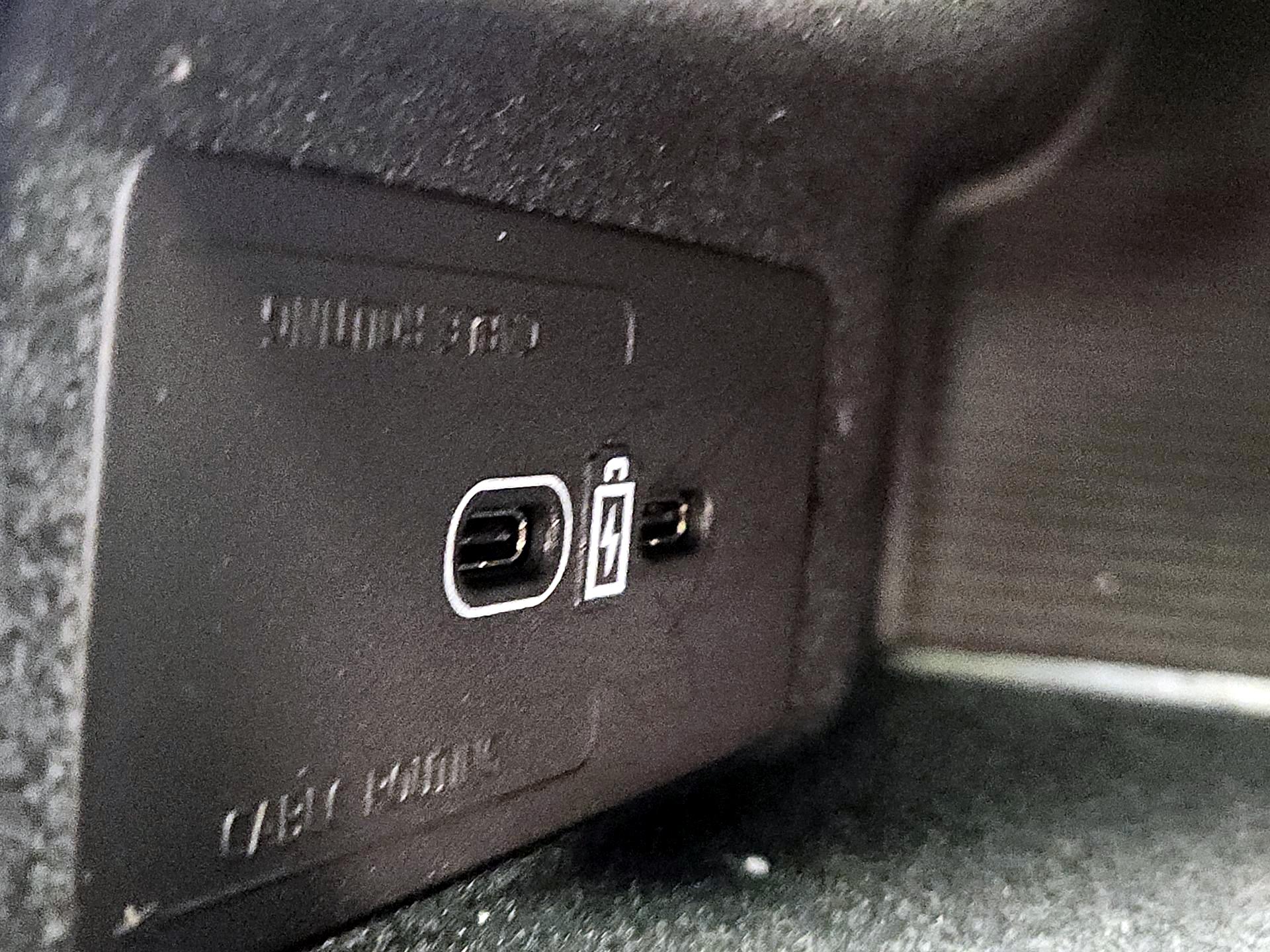 Thumbnail: 2023 Volvo XC60 - 18