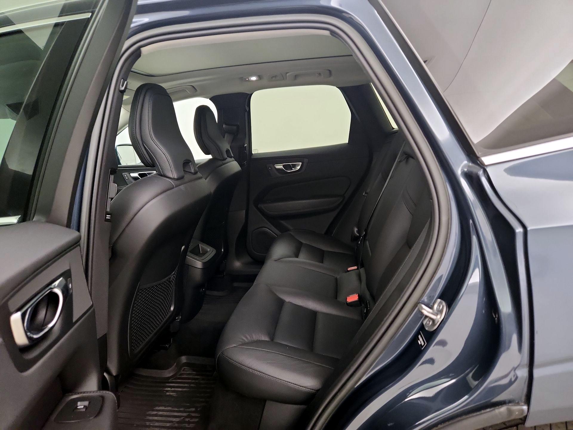 Thumbnail: 2023 Volvo XC60 - 20