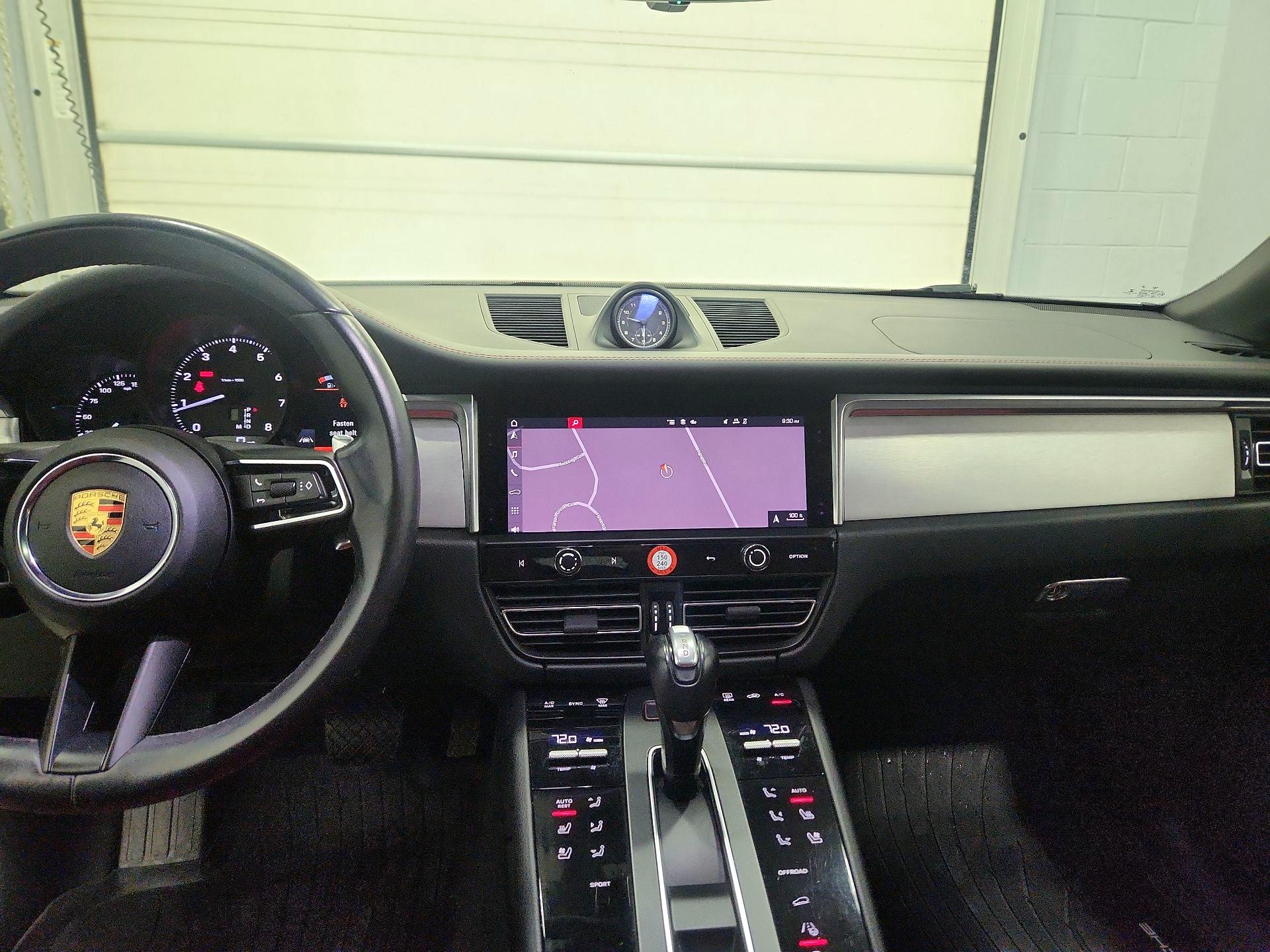 Thumbnail: 2023 Porsche Macan - 9