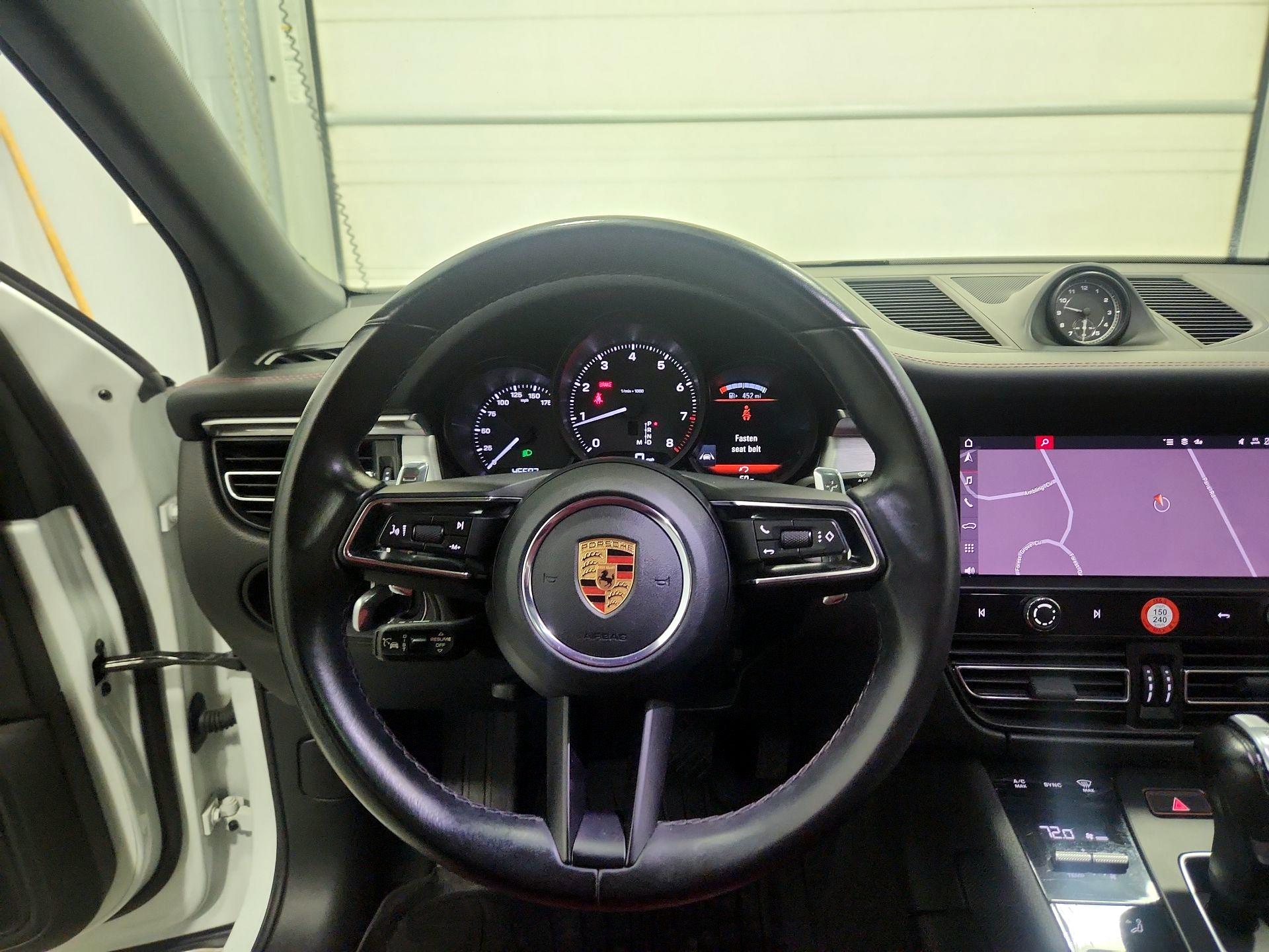 Thumbnail: 2023 Porsche Macan - 10