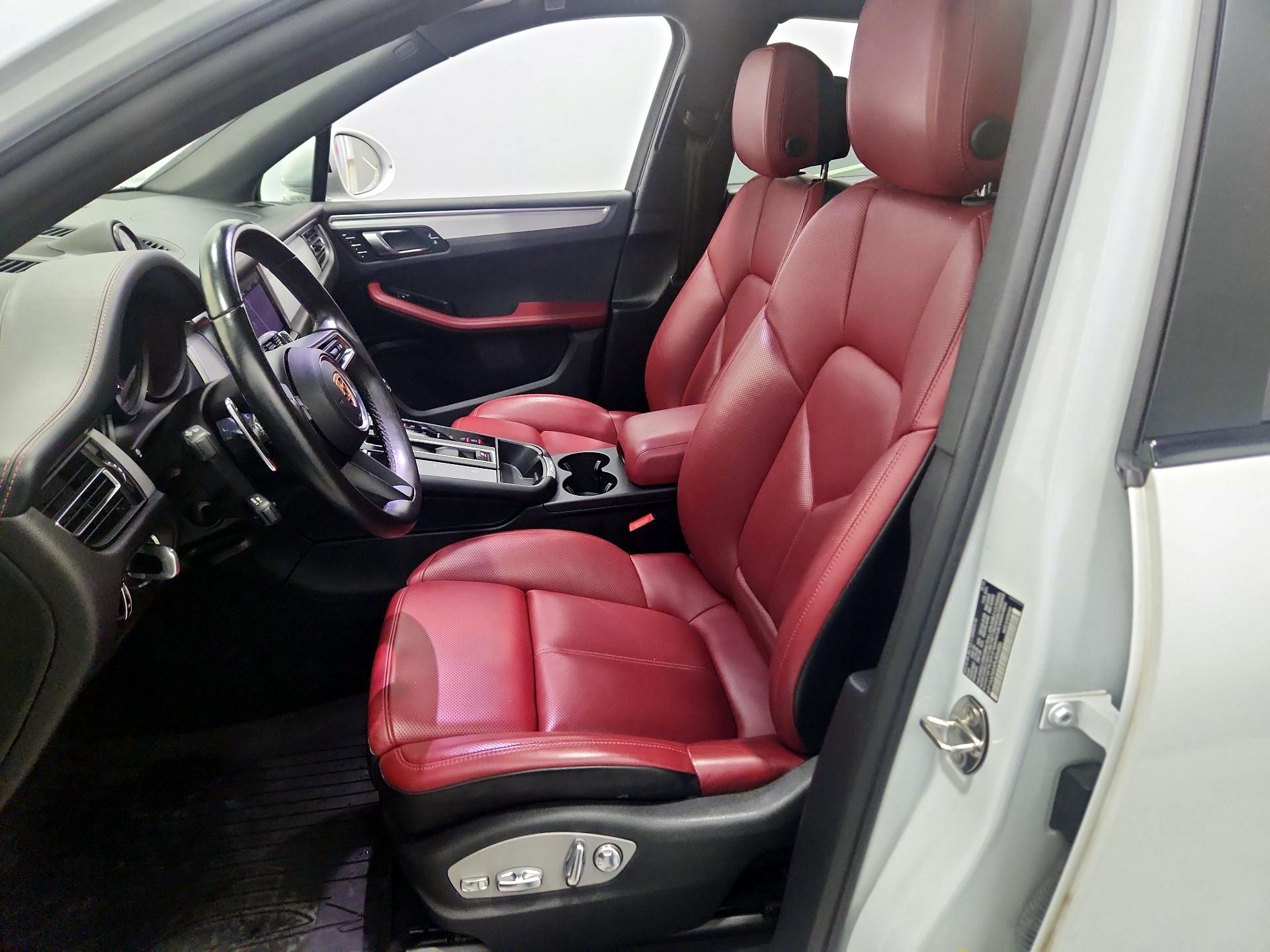 Thumbnail: 2023 Porsche Macan - 11